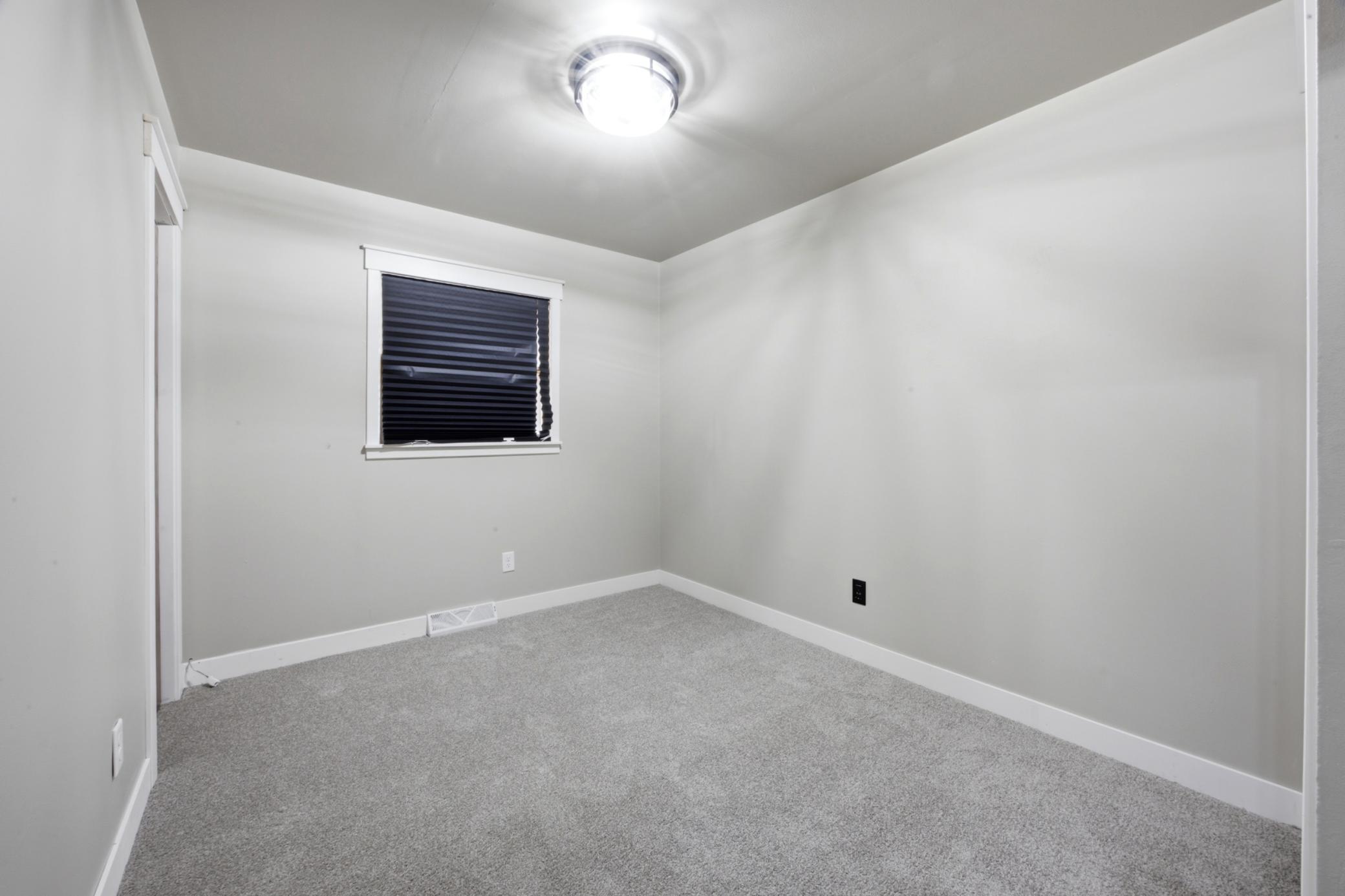 115 Park Avenue E Property Photo 15