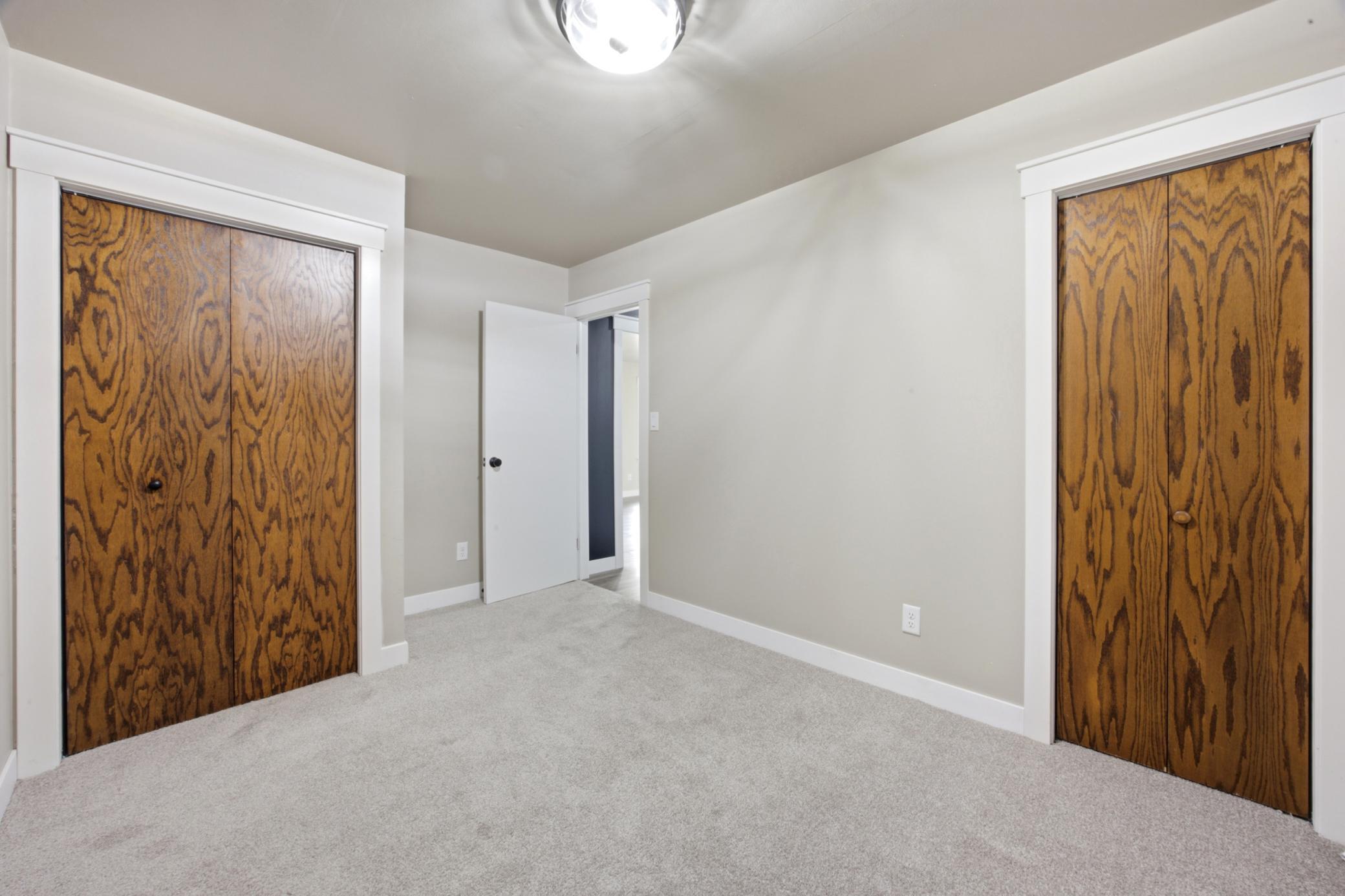 115 Park Avenue E Property Photo 16