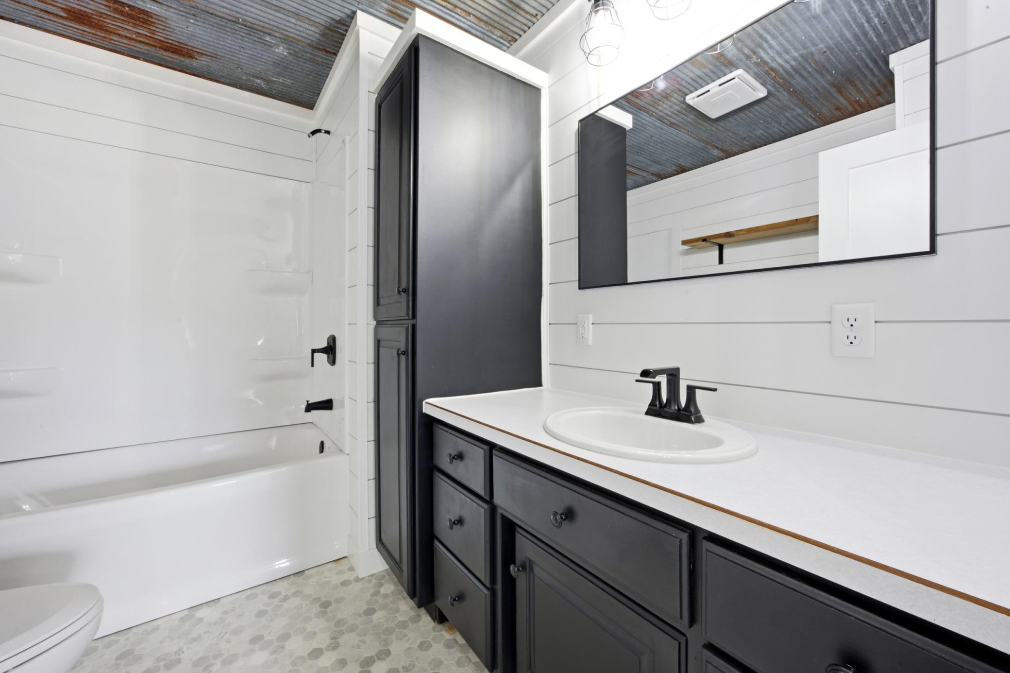 115 Park Avenue E Property Photo 17