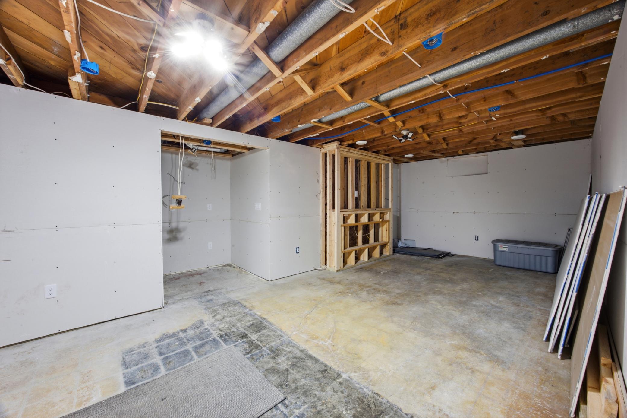 115 Park Avenue E Property Photo 18