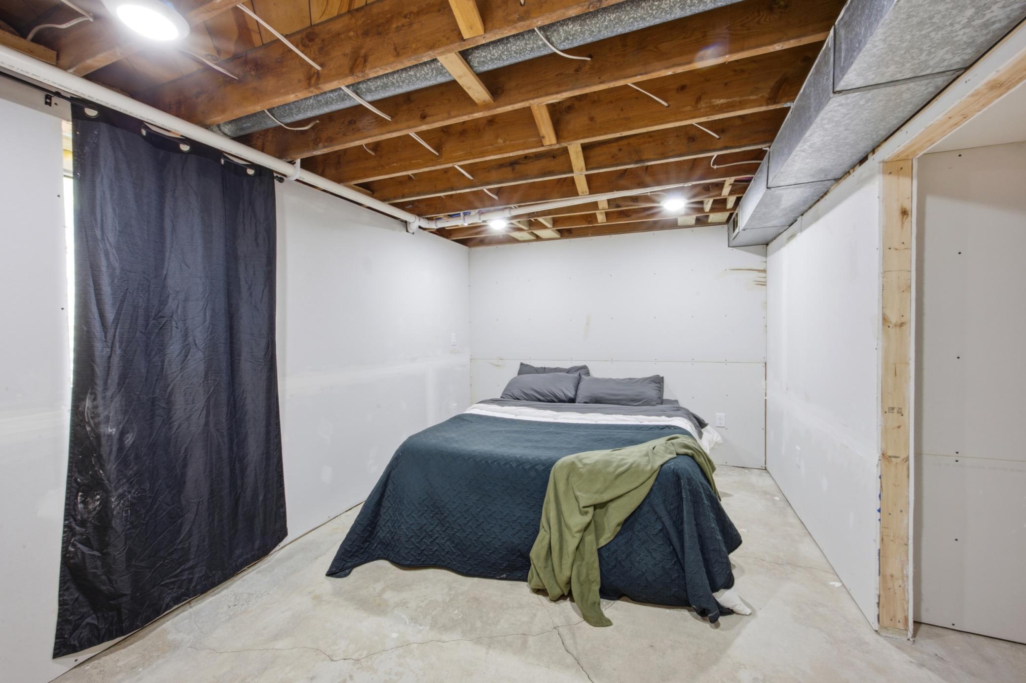 115 Park Avenue E Property Photo 19