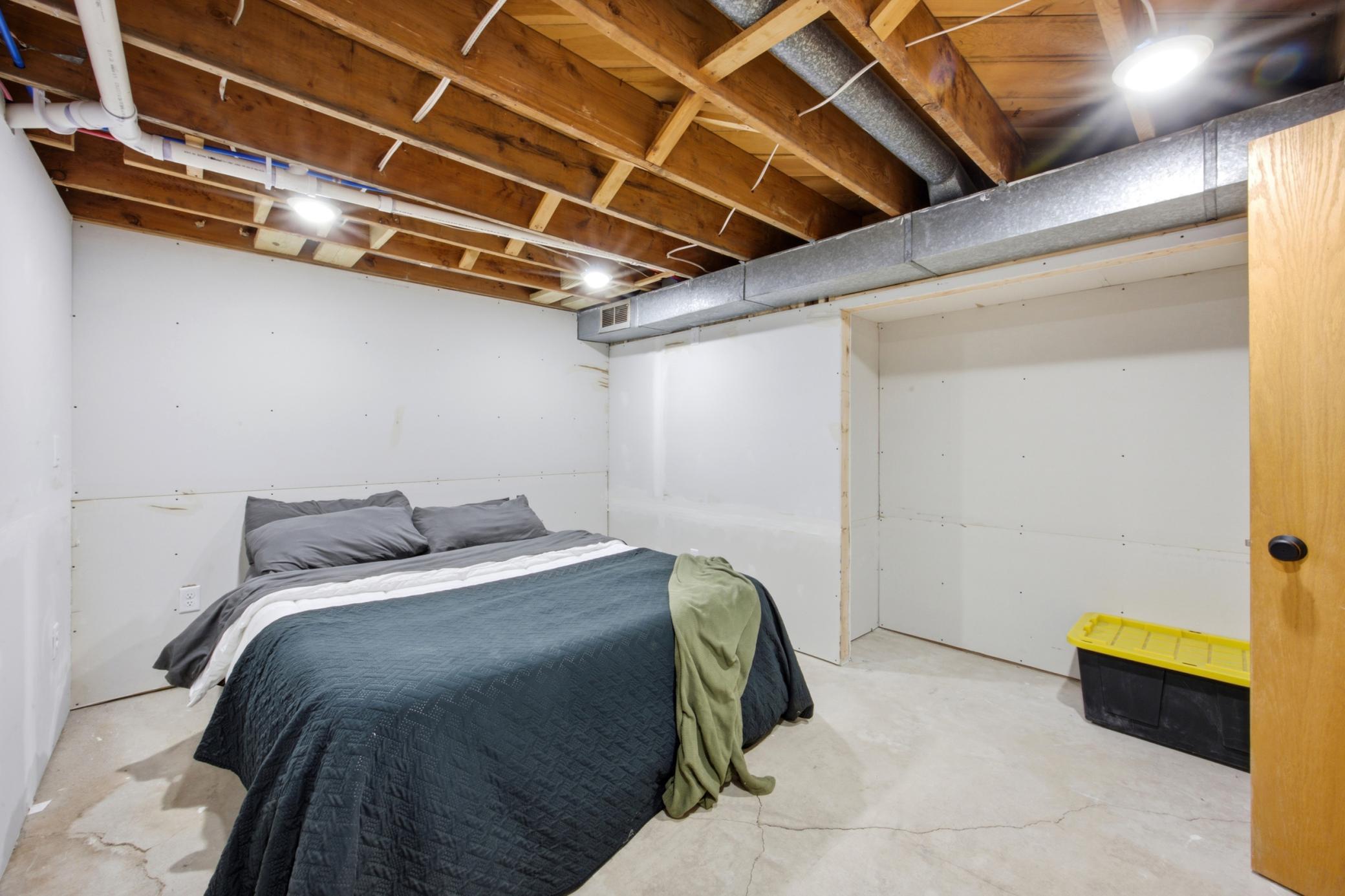115 Park Avenue E Property Photo 20