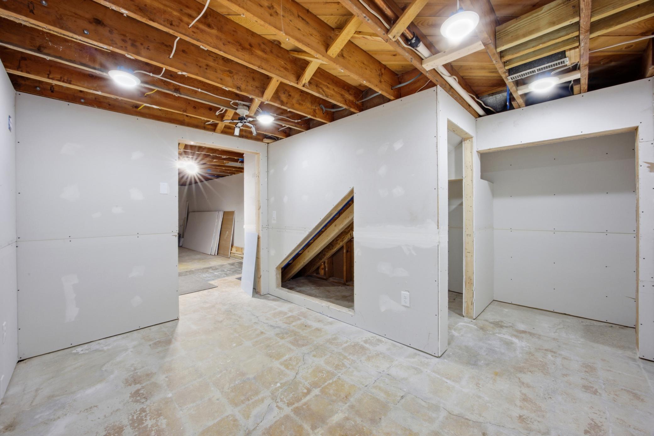 115 Park Avenue E Property Photo 22