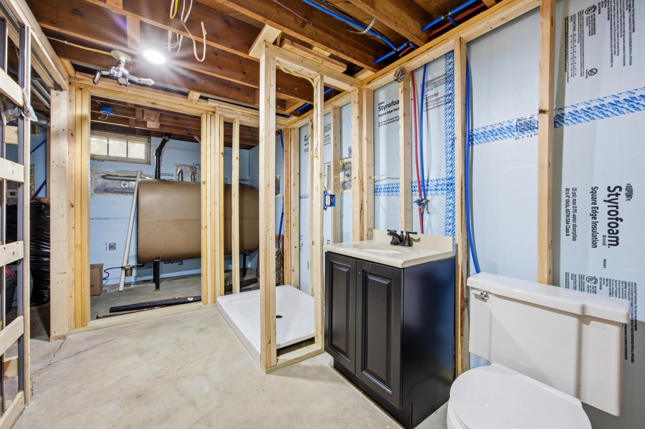 115 Park Avenue E Property Photo 23