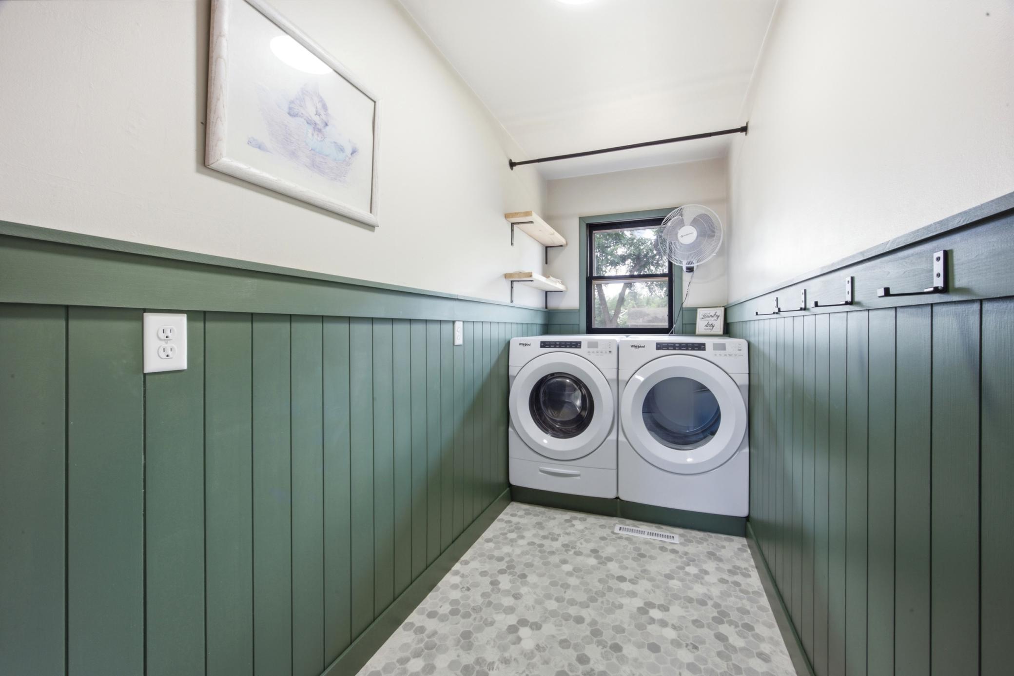115 Park Avenue E Property Photo 24