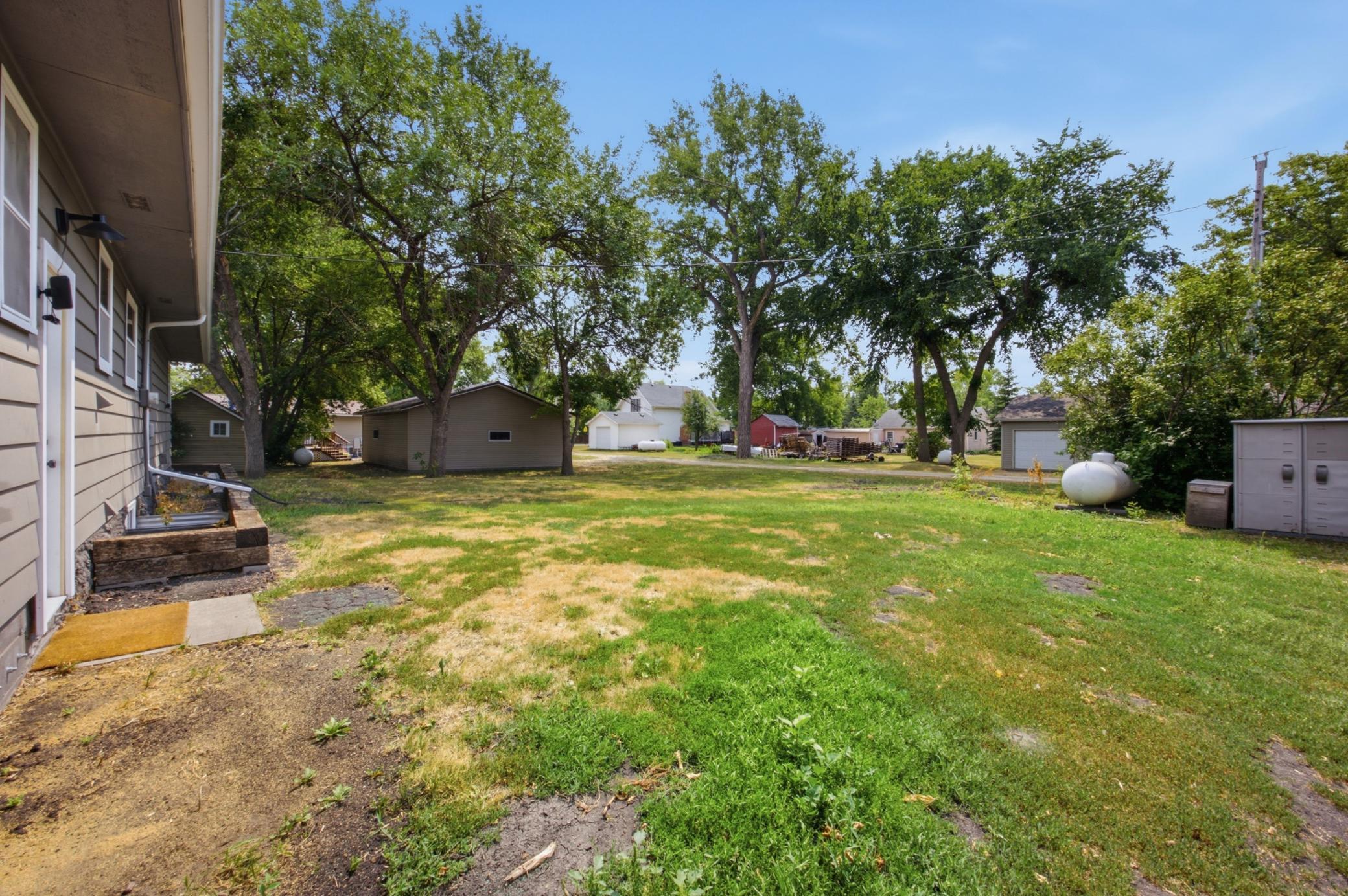 115 Park Avenue E Property Photo 26