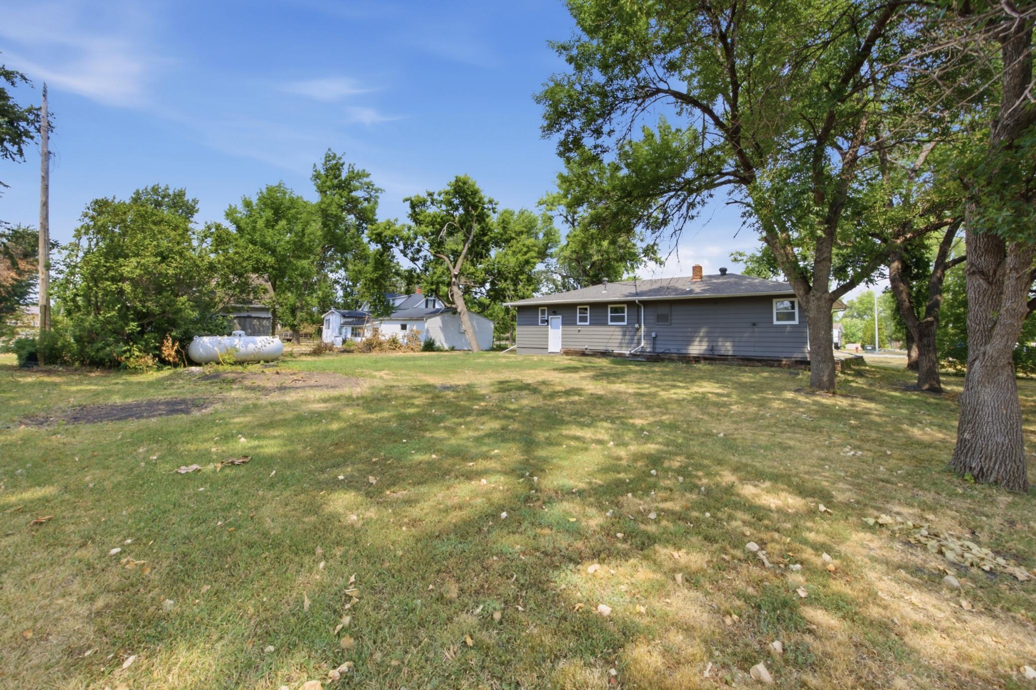 115 Park Avenue E Property Photo 27