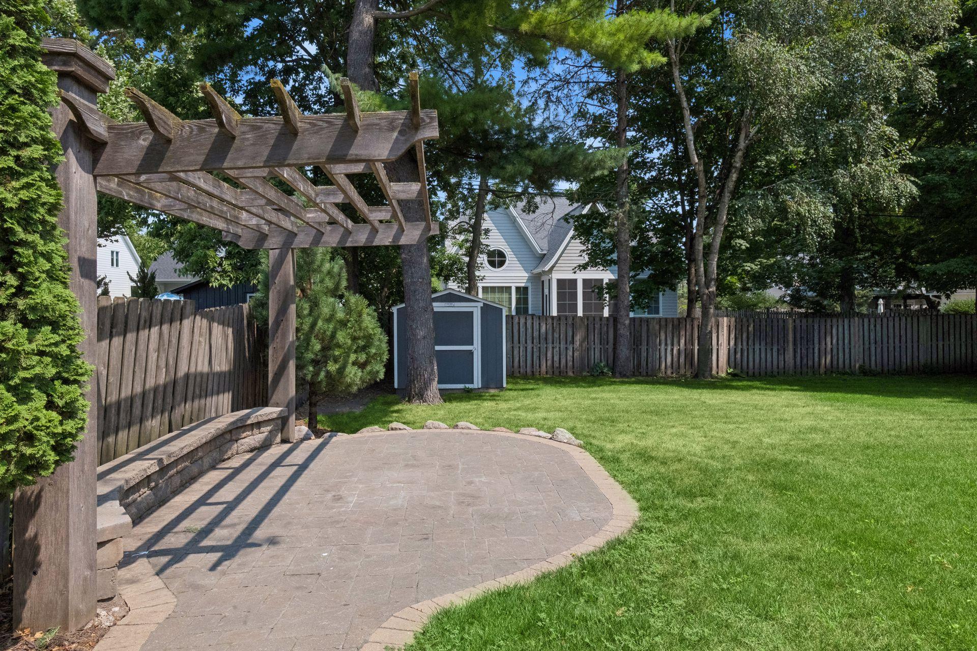 633 Park Street E Property Photo 39