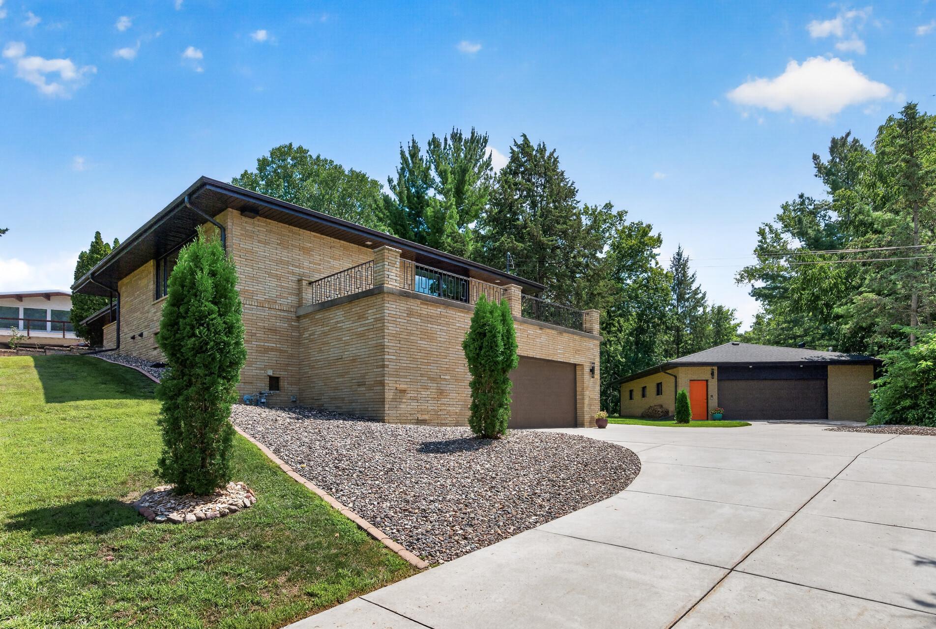 1472 Bridgeview Avenue Property Photo 2