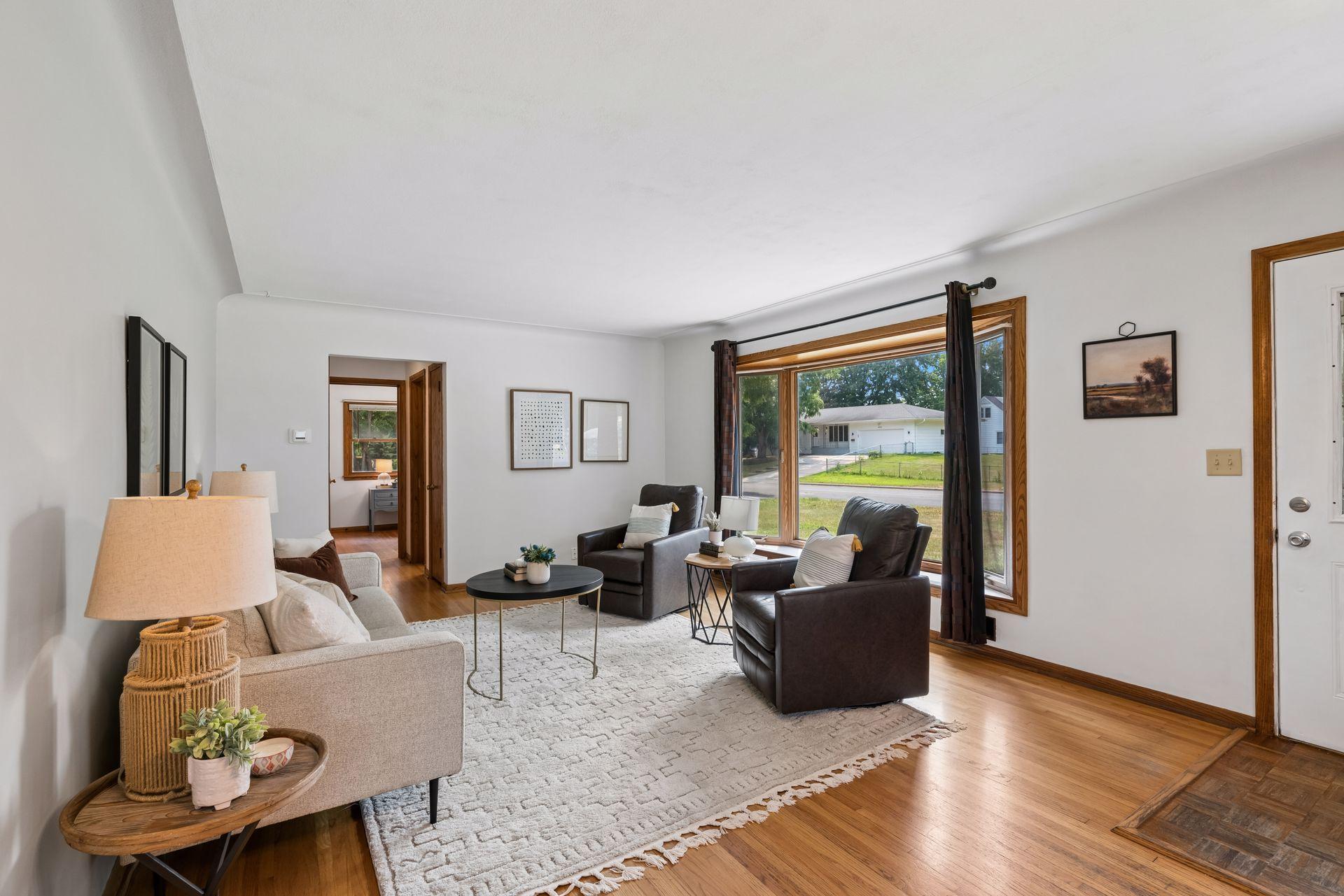 9235 Queen Avenue S Property Photo 3