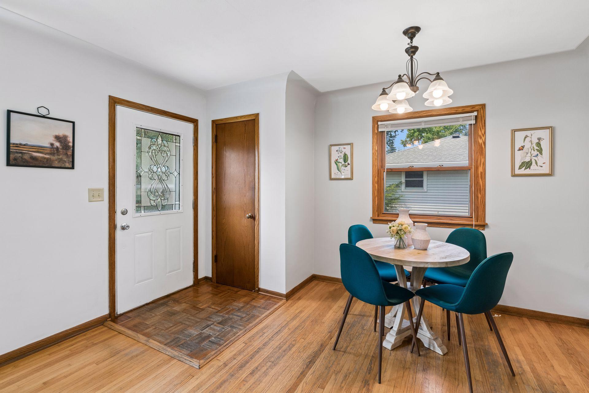 9235 Queen Avenue S Property Photo 6