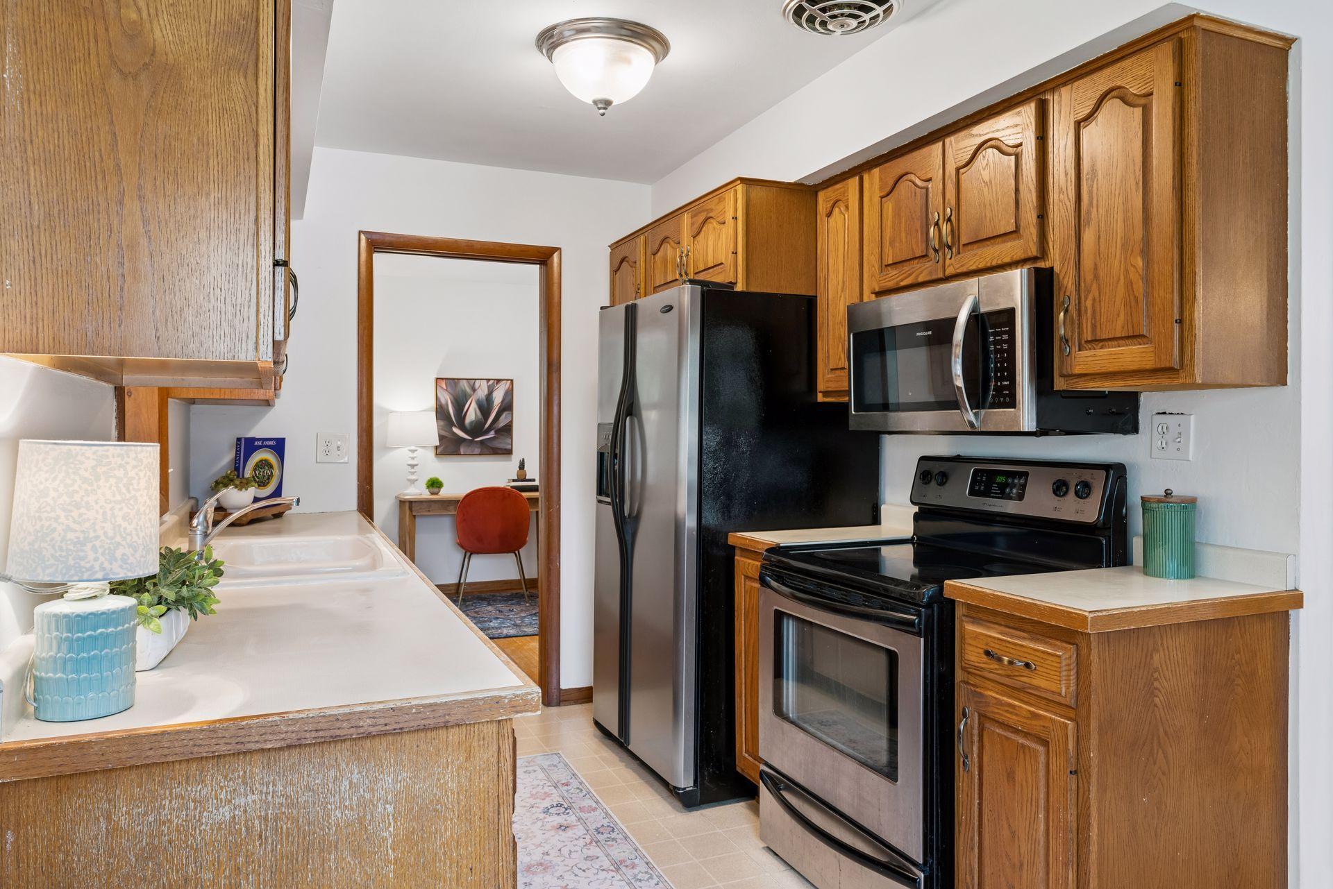 9235 Queen Avenue S Property Photo 9