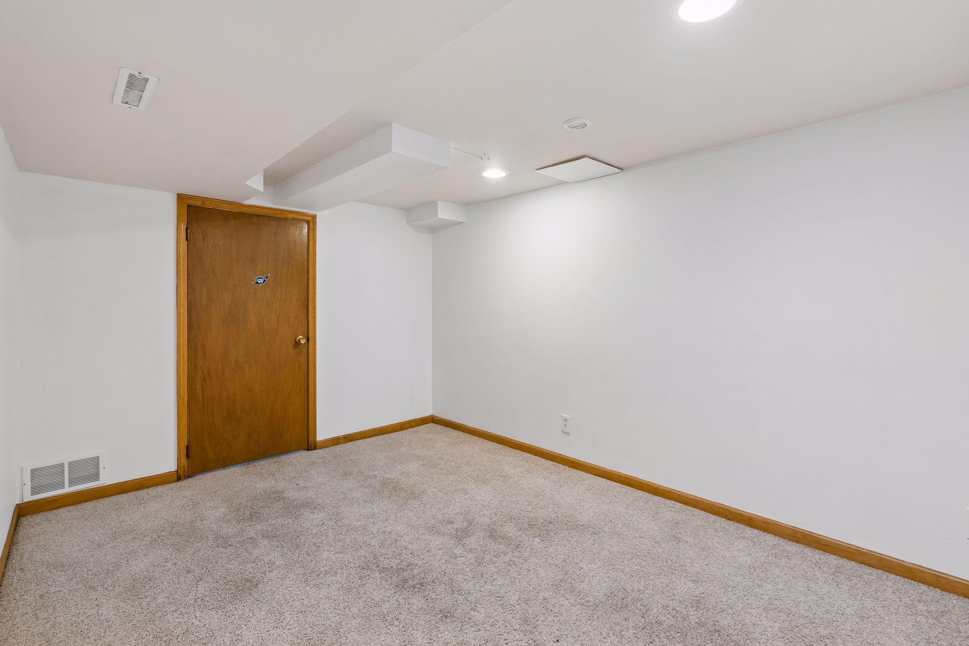 9235 Queen Avenue S Property Photo 22