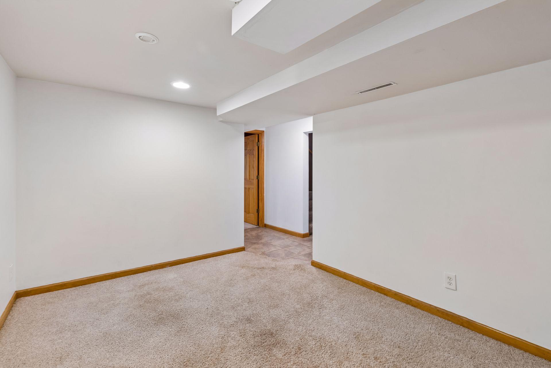 9235 Queen Avenue S Property Photo 23