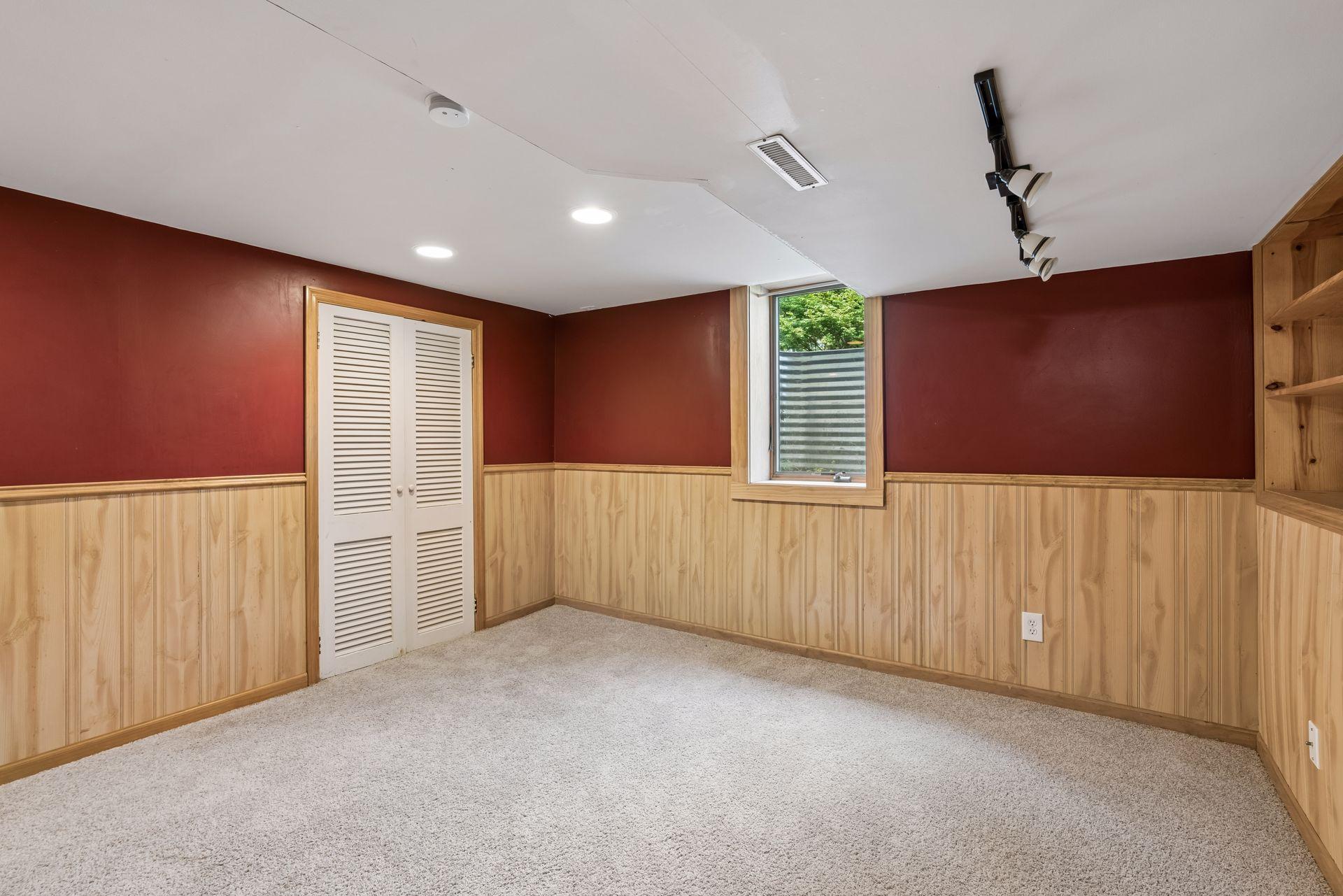 9235 Queen Avenue S Property Photo 24