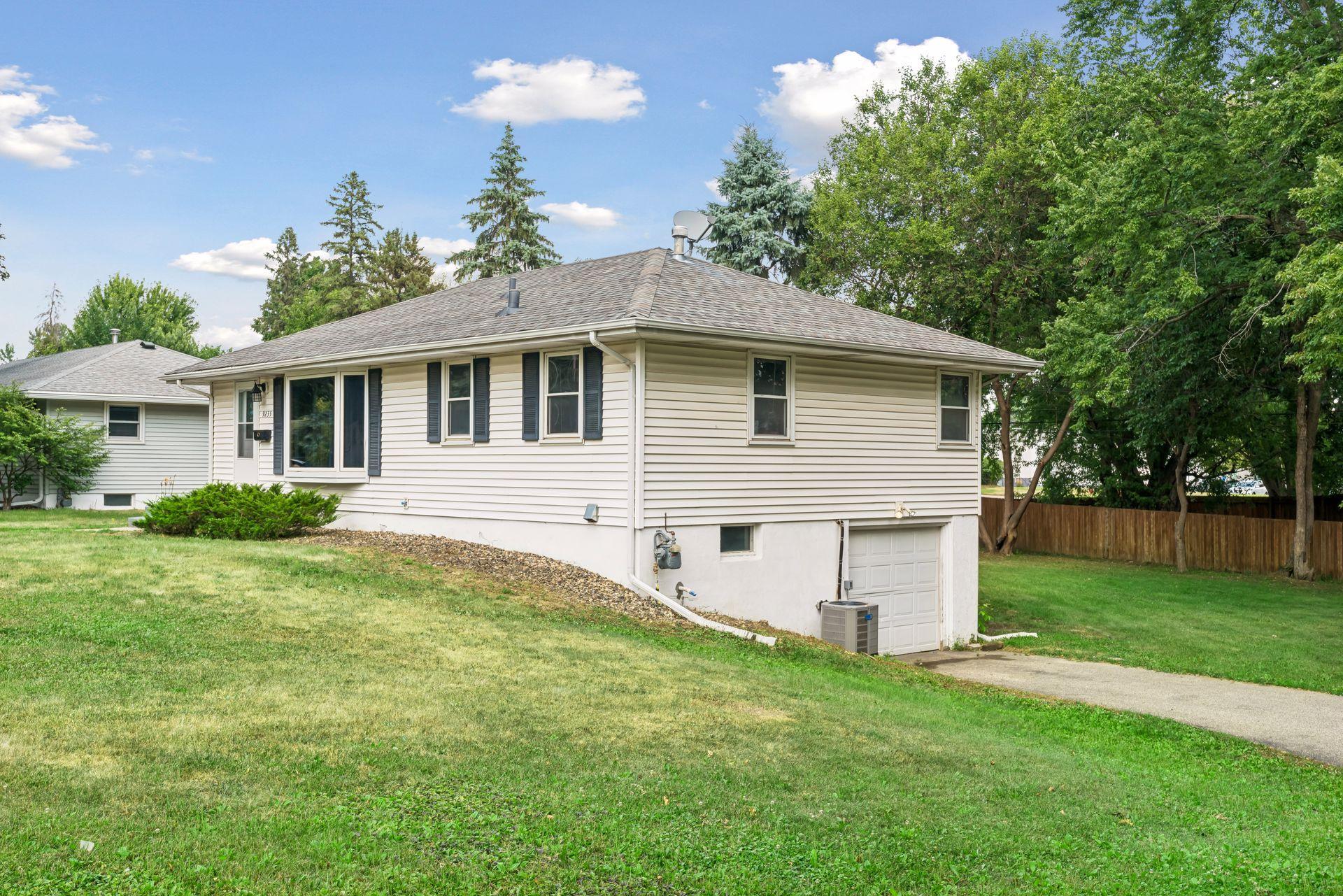 9235 Queen Avenue S Property Photo 26