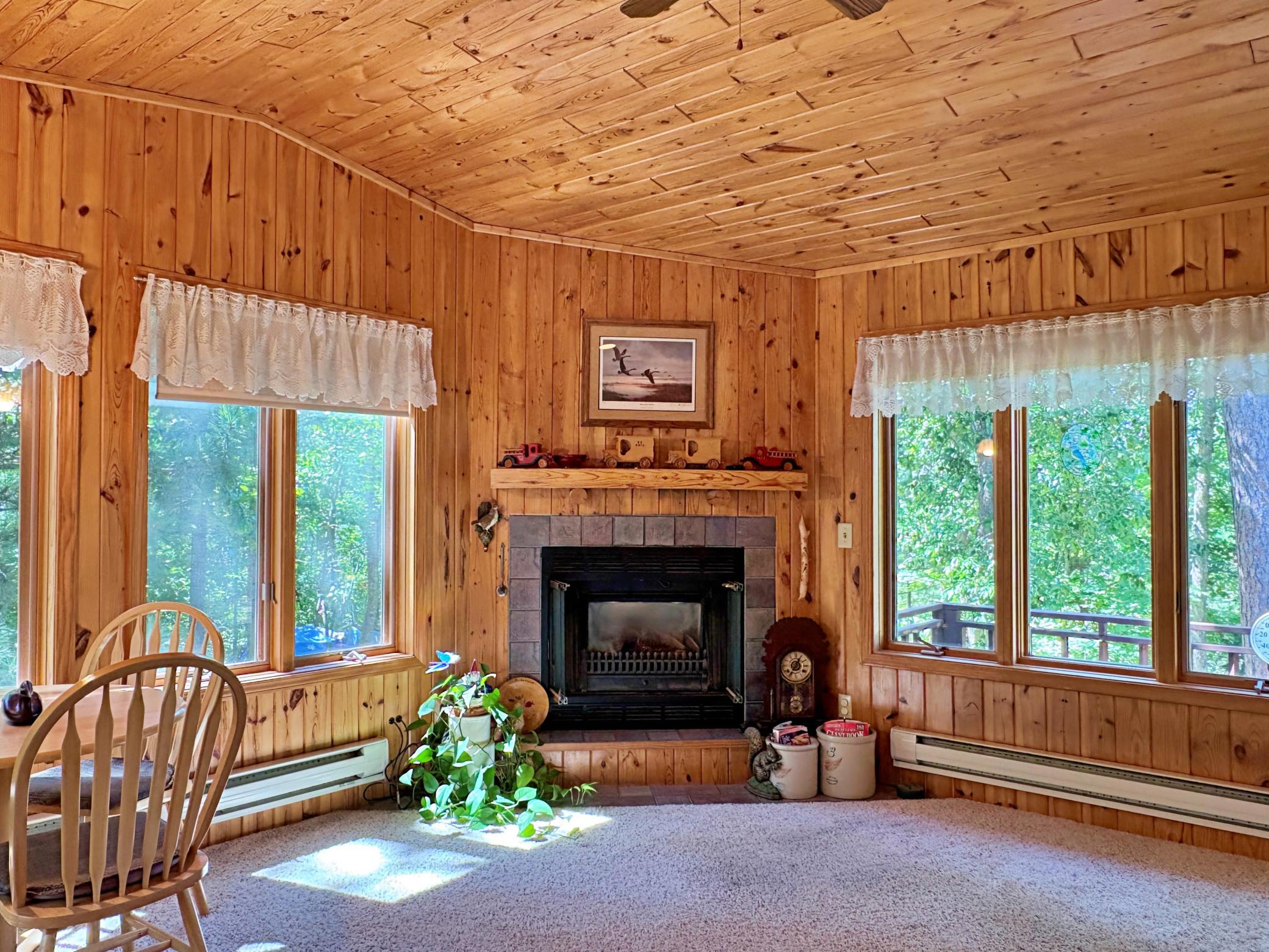 9962 Knotty Pine Drive Property Photo 6