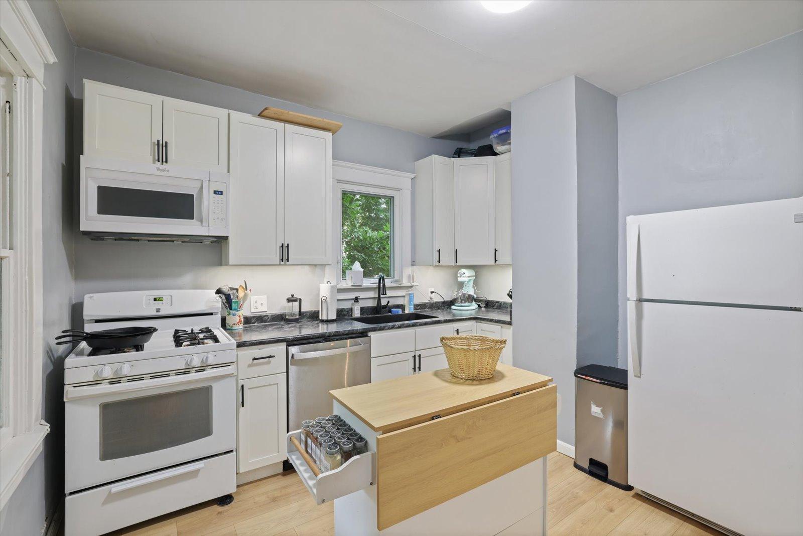 403 Cole Street Property Photo 5