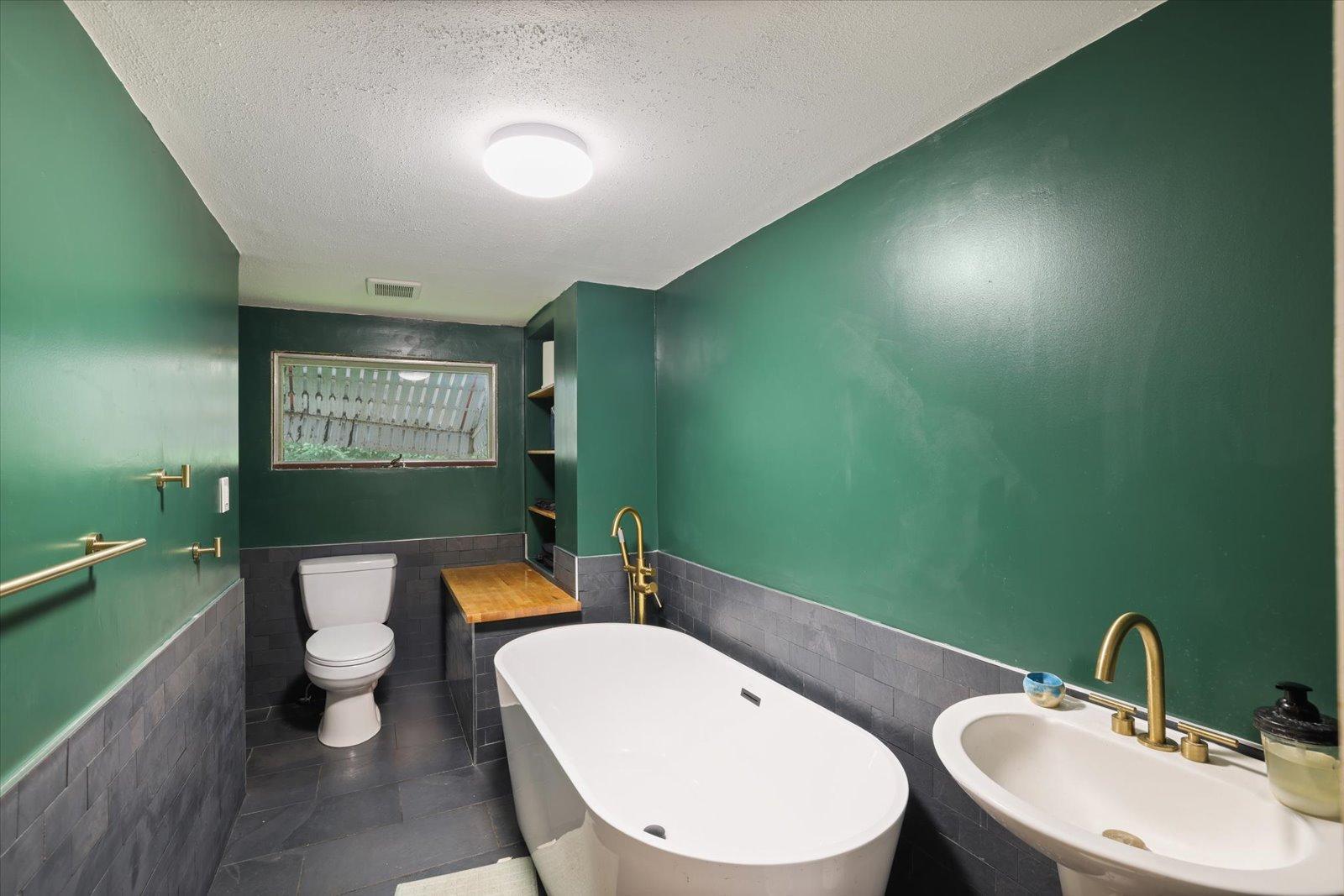 403 Cole Street Property Photo 11