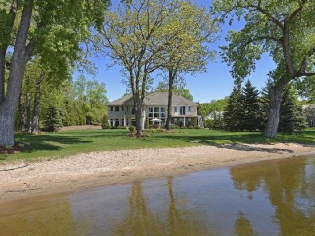 3995 N Shore Drive Property Photo 1