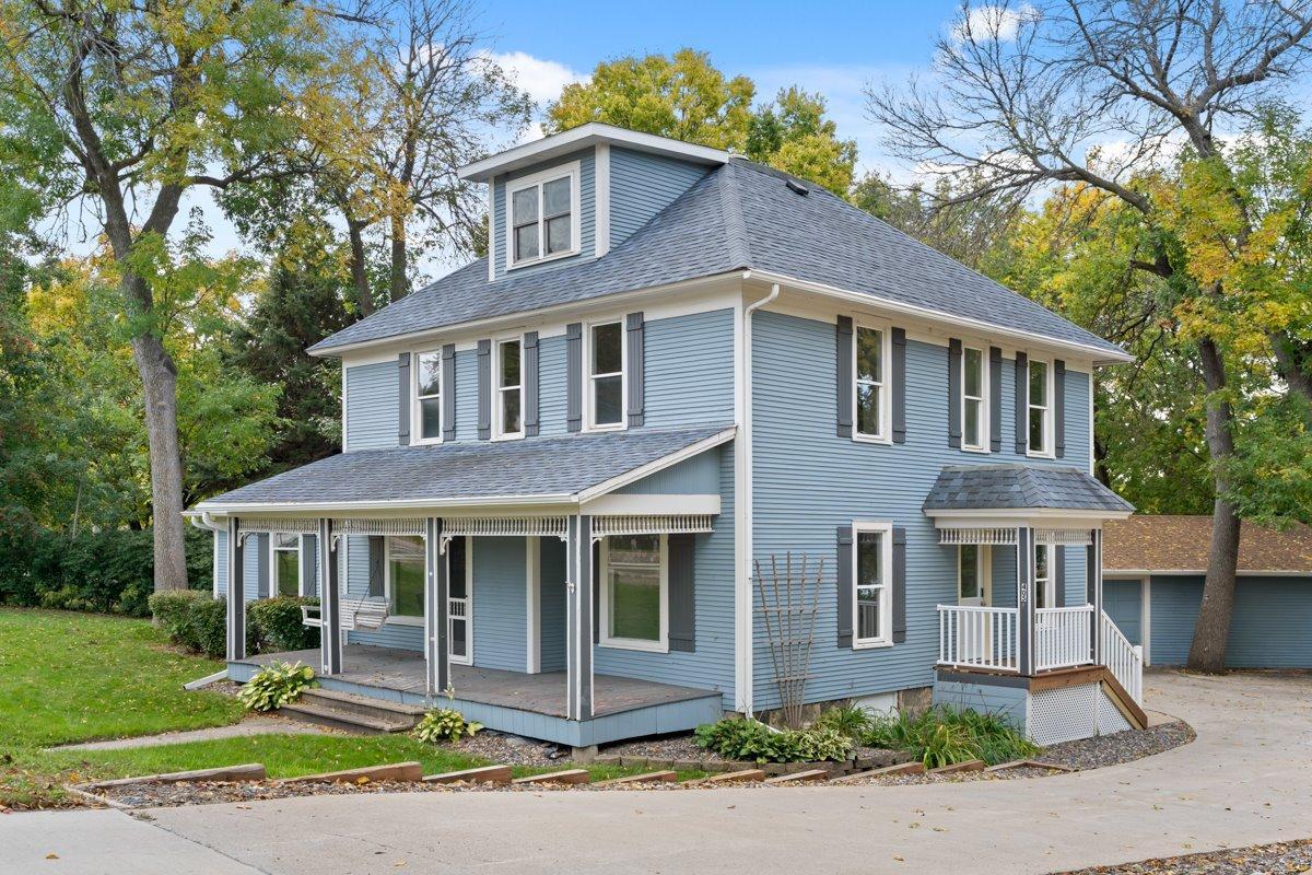 405 Lake Boulevard S
