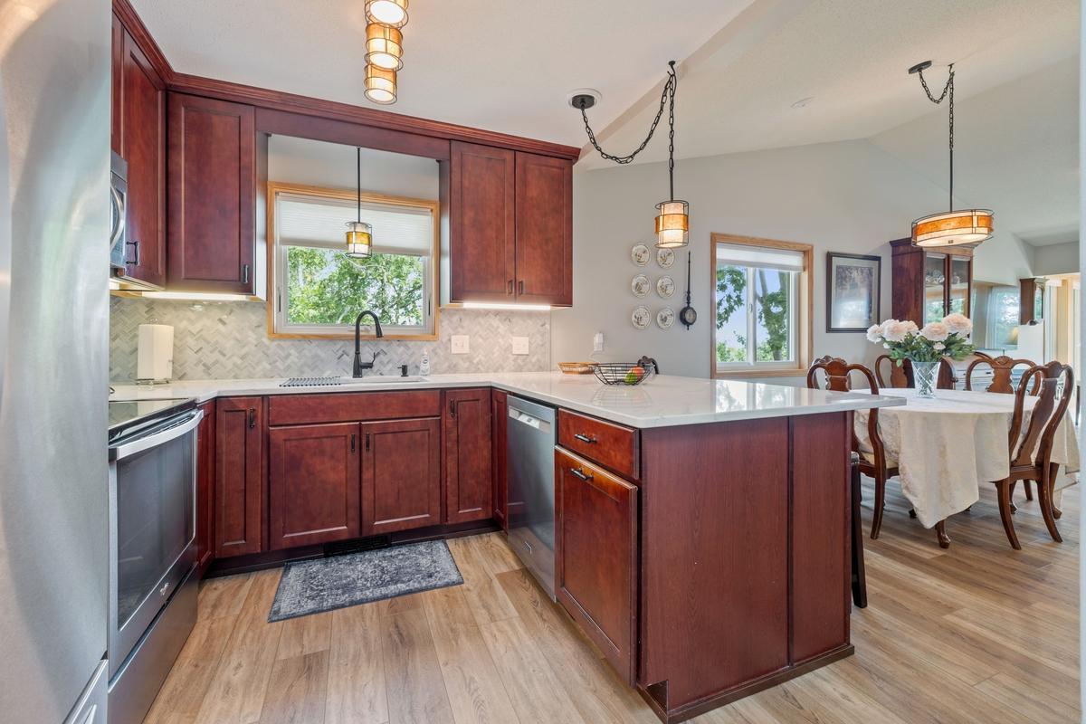 5501 Auto Club Road Property Photo 2