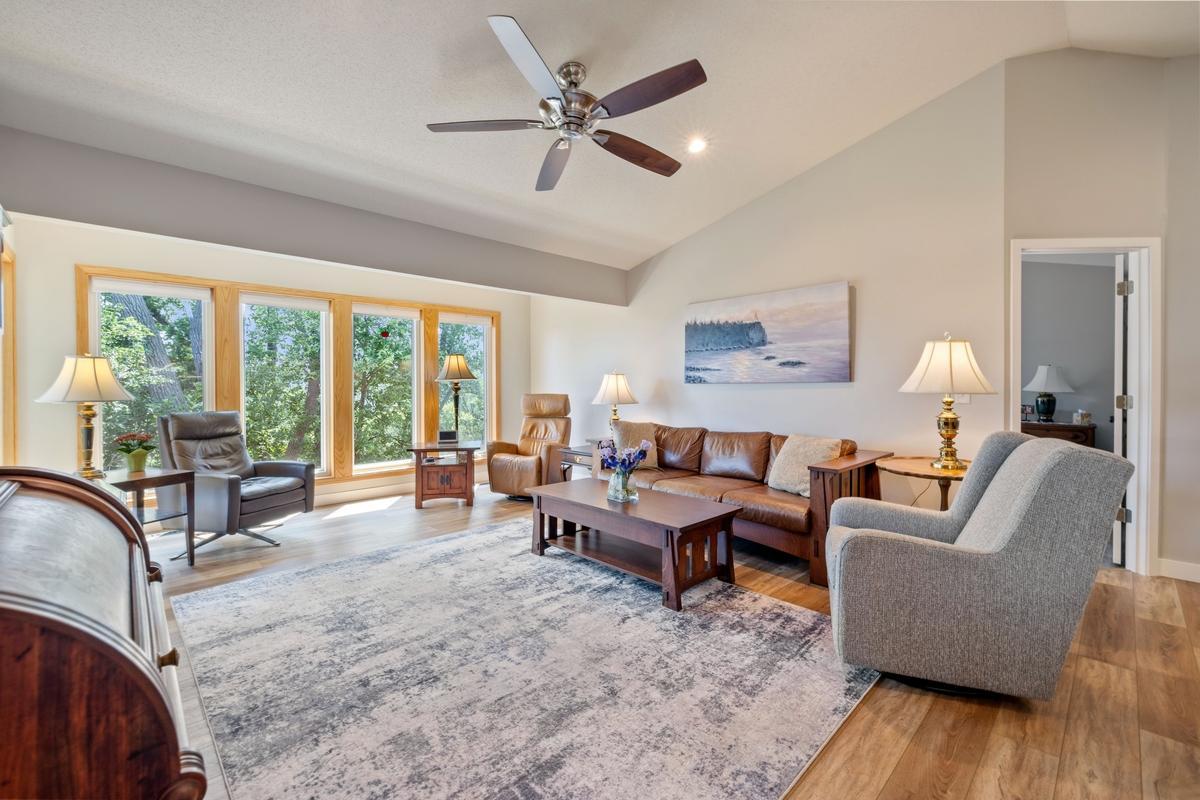 5501 Auto Club Road Property Photo 4