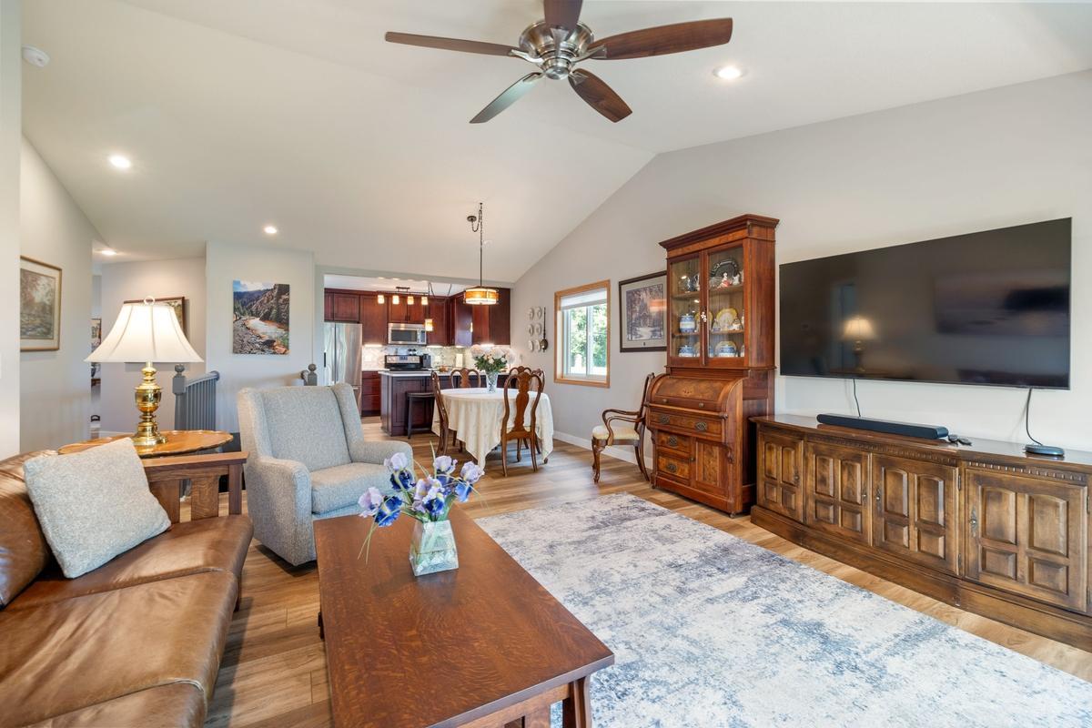 5501 Auto Club Road Property Photo 8
