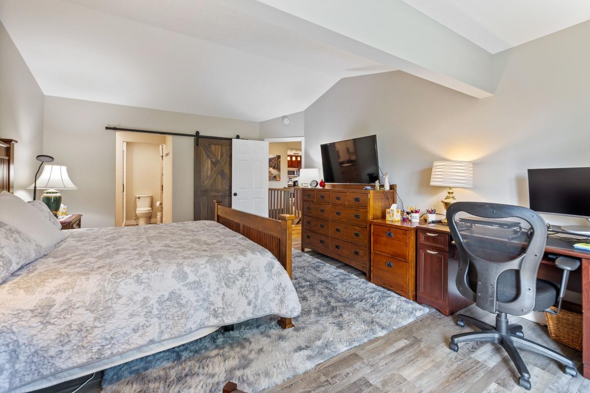 5501 Auto Club Road Property Photo 10
