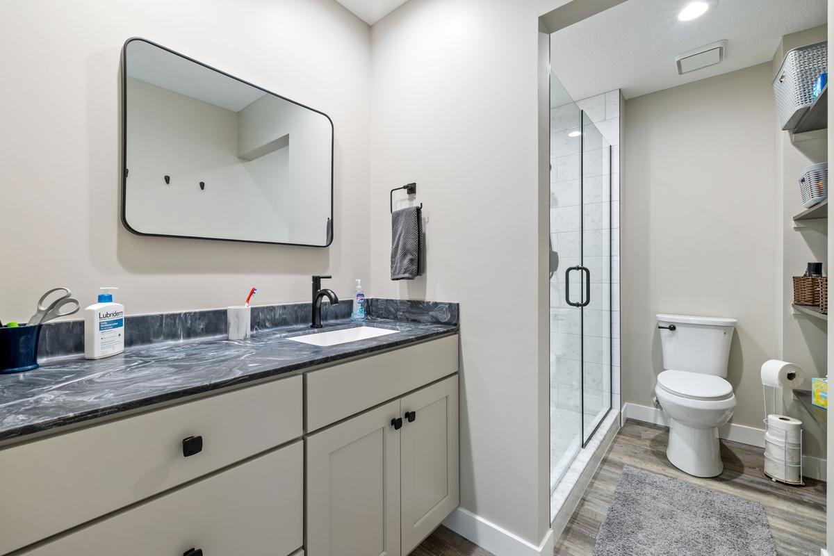 5501 Auto Club Road Property Photo 12