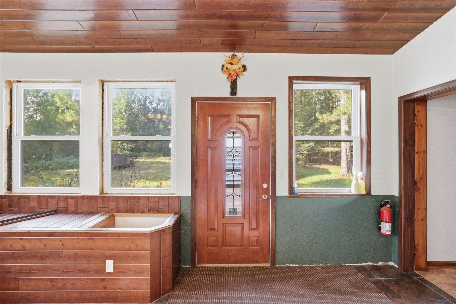 27679 Splithand Road Property Photo 4