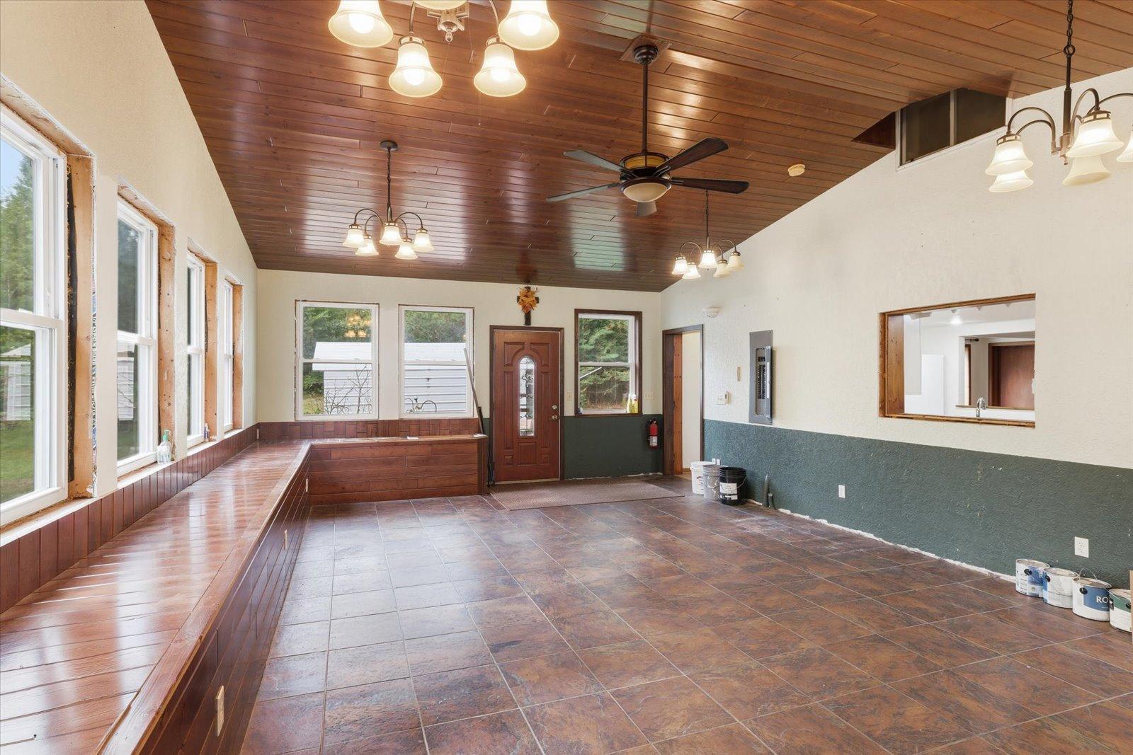 27679 Splithand Road Property Photo 6