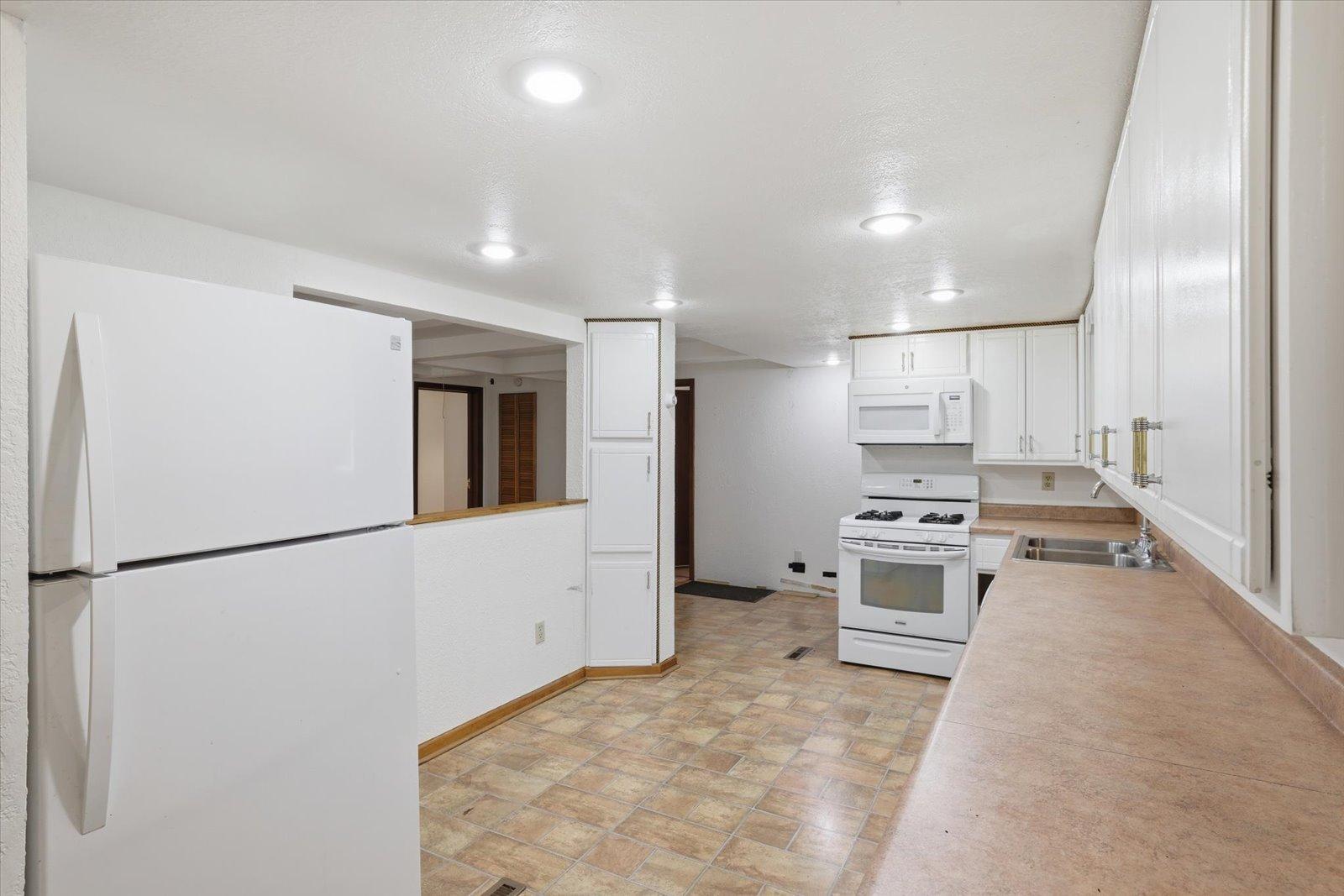 27679 Splithand Road Property Photo 7