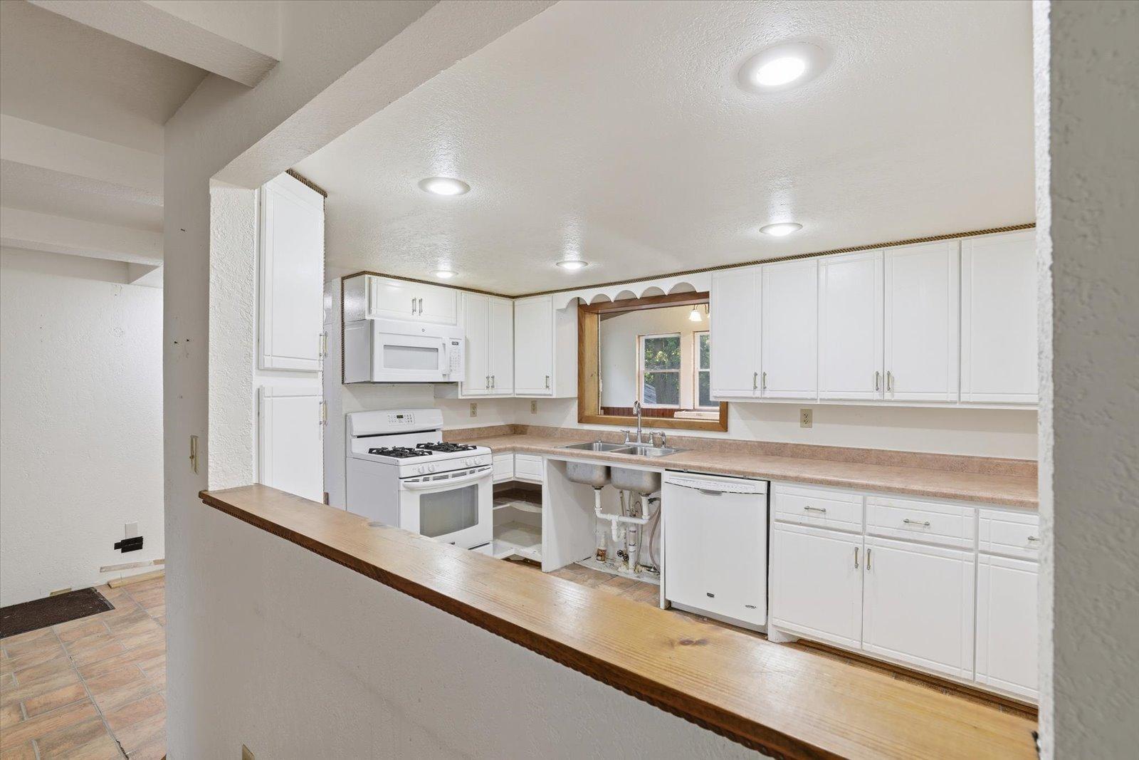 27679 Splithand Road Property Photo 9