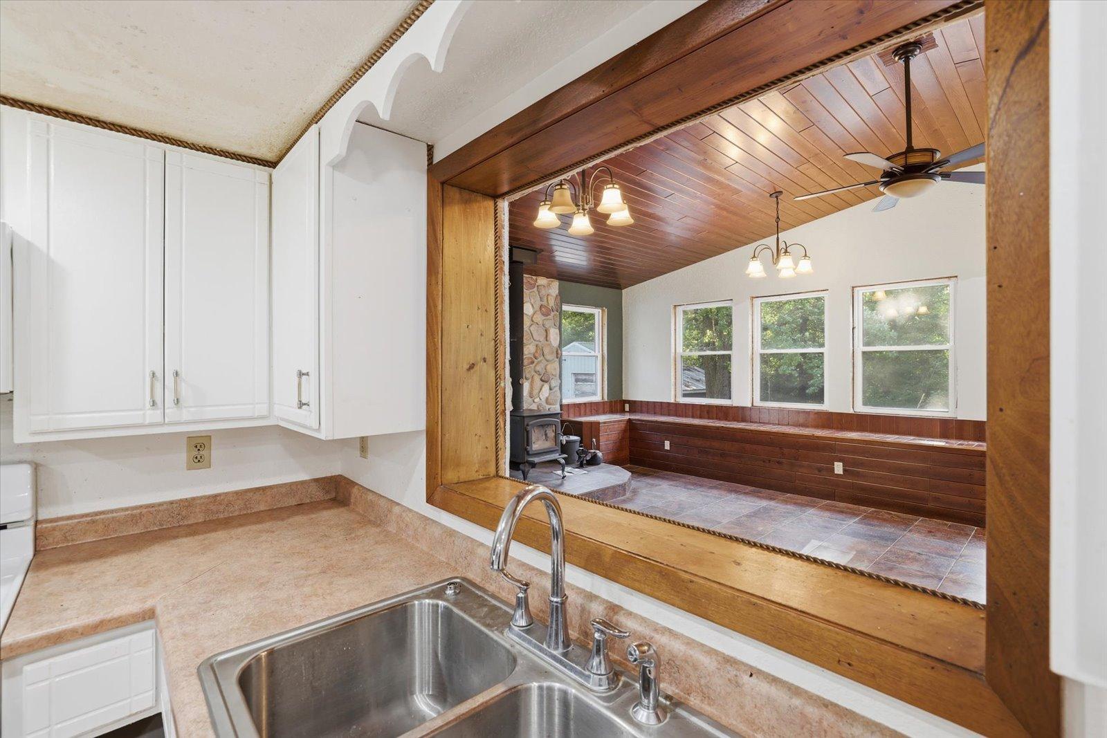 27679 Splithand Road Property Photo 10