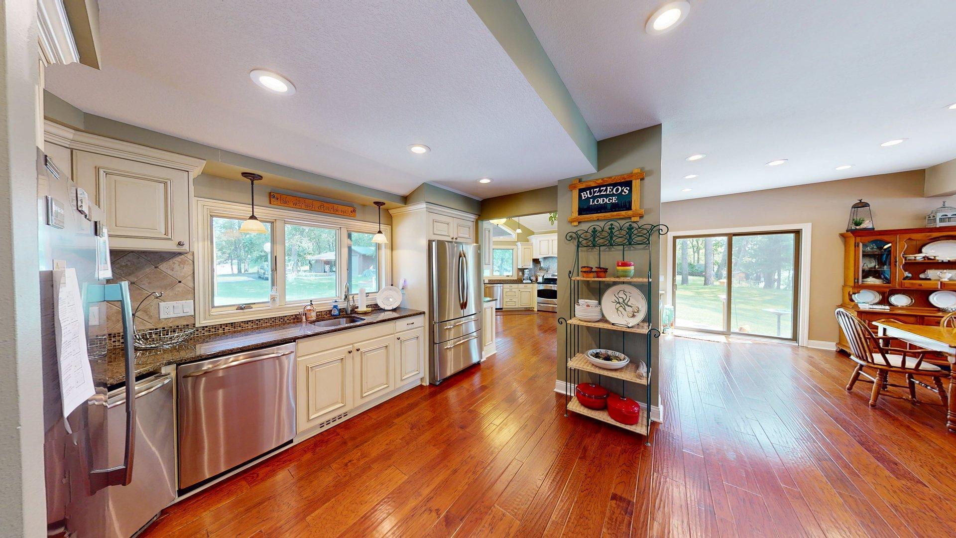 9881 N Shore Drive Property Photo 11