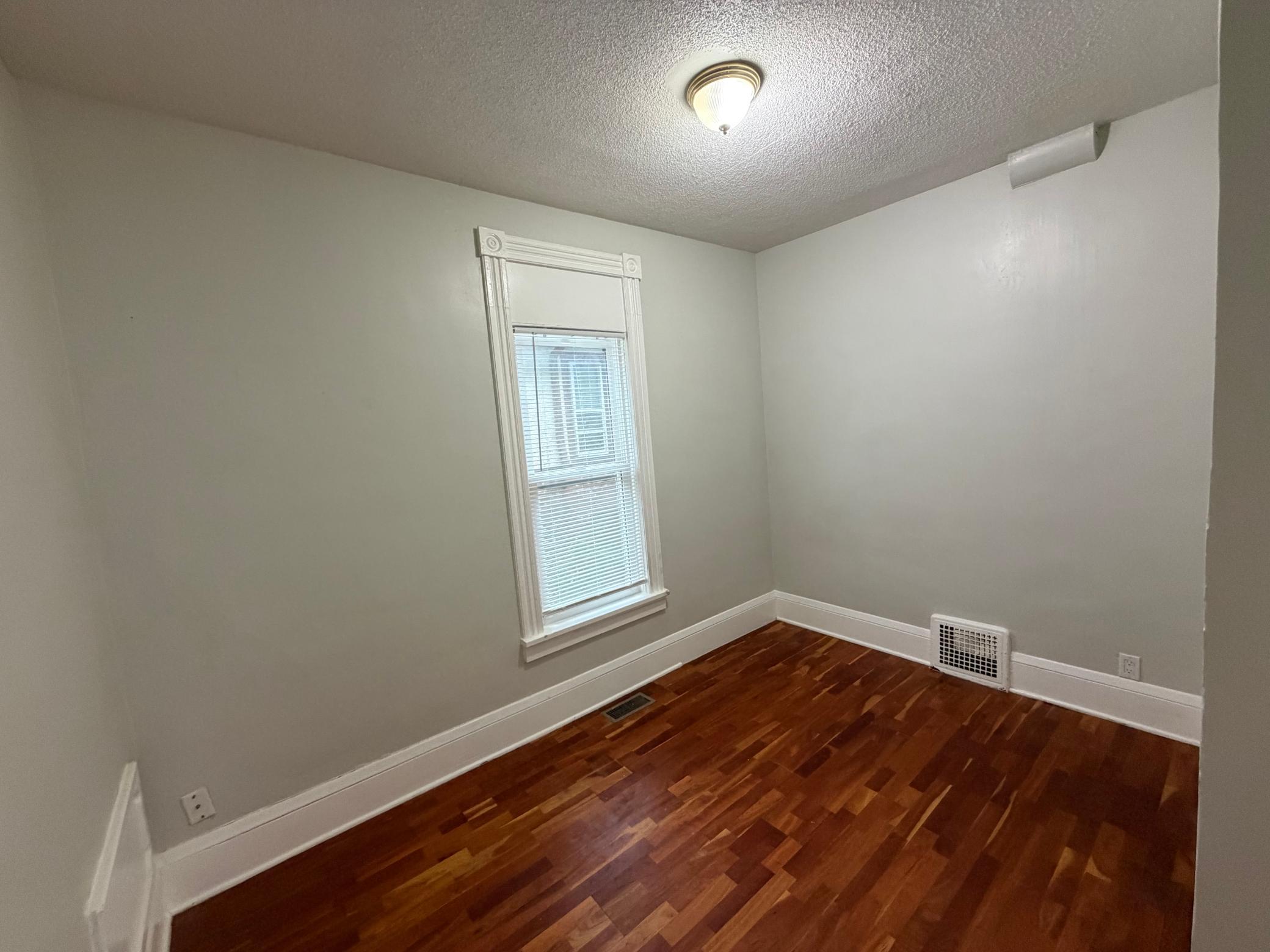 3023 Queen Avenue N Property Photo 7