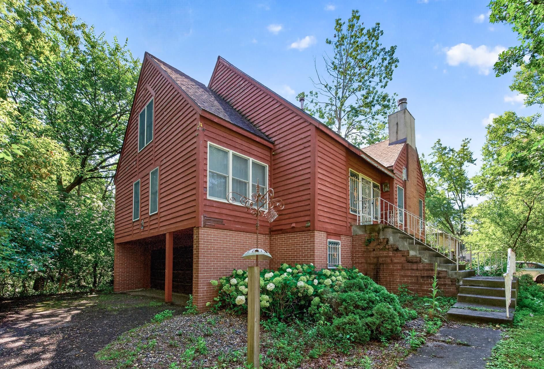 2597 Hayward Avenue N Property Photo 1