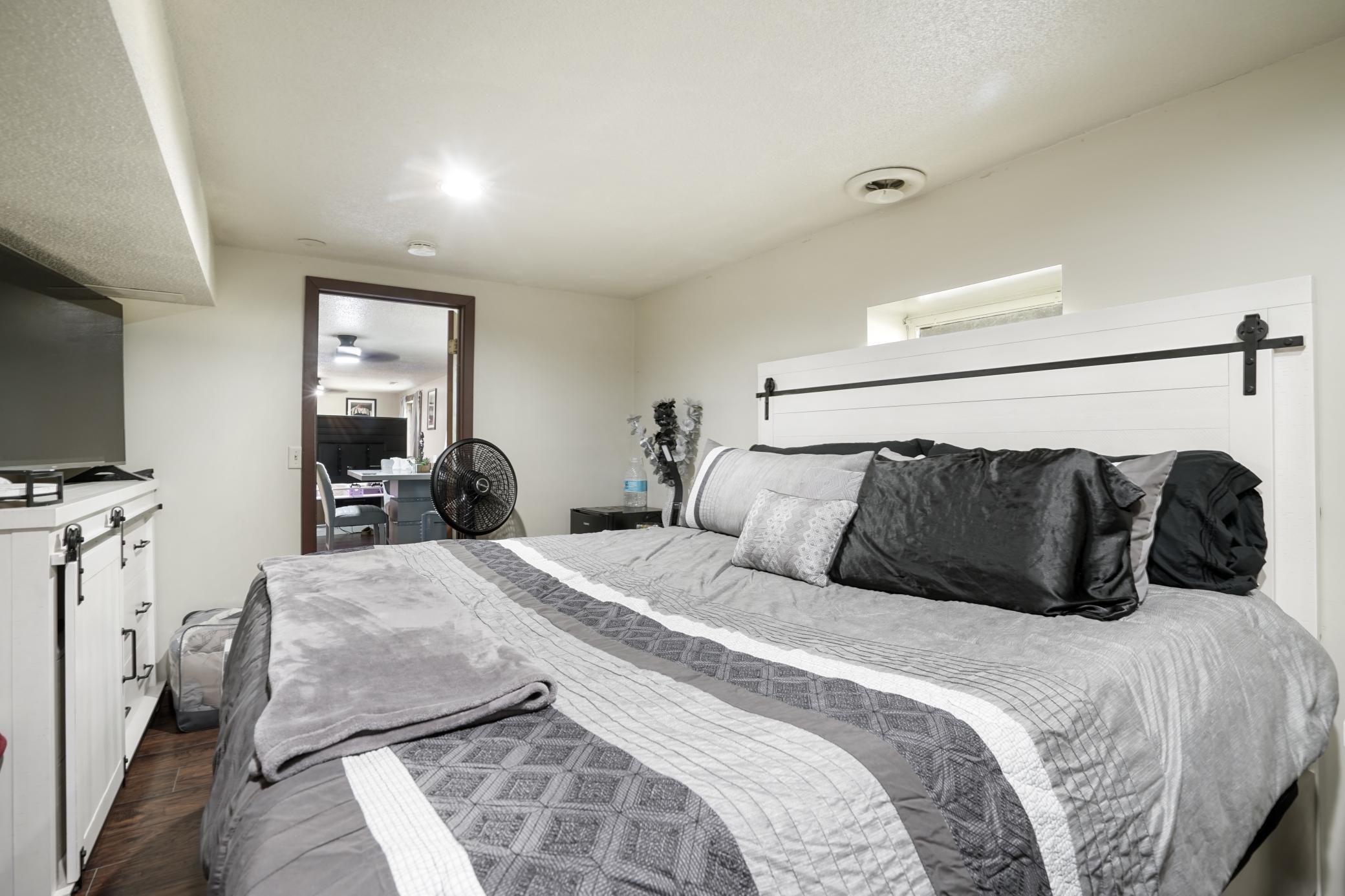 2477 Brenner Avenue E Property Photo 32