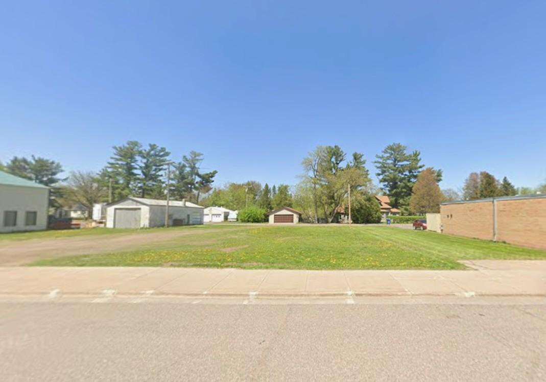 608 Main Street W Property Photo 1