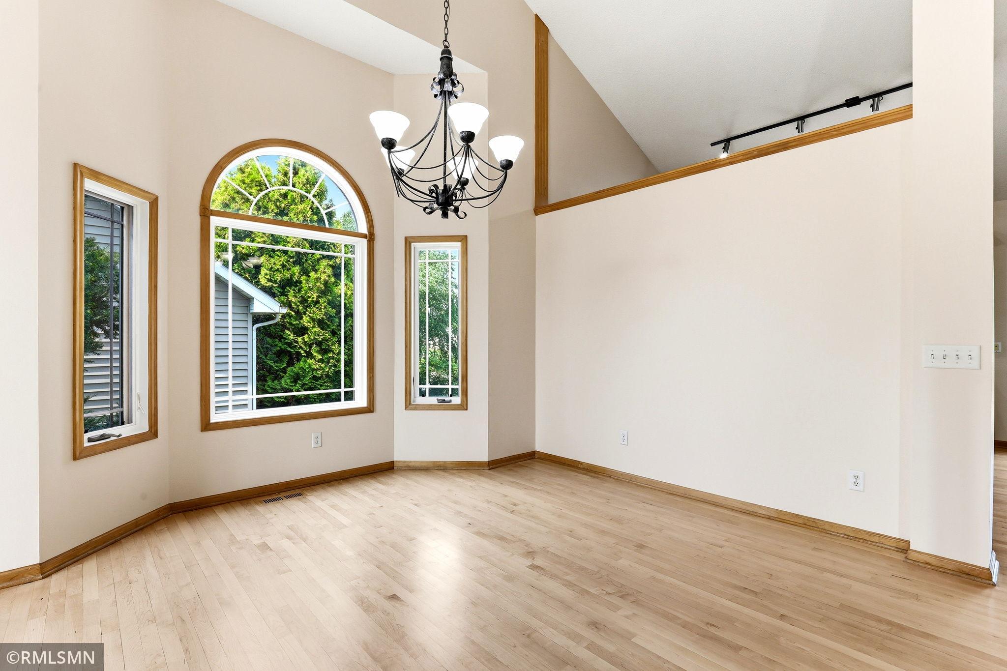 6911 Cambridge Road Property Photo 11