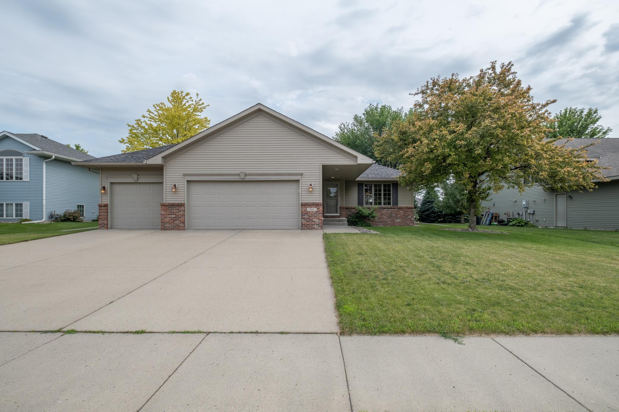 240 Grovebrook Circle Property Photo 4