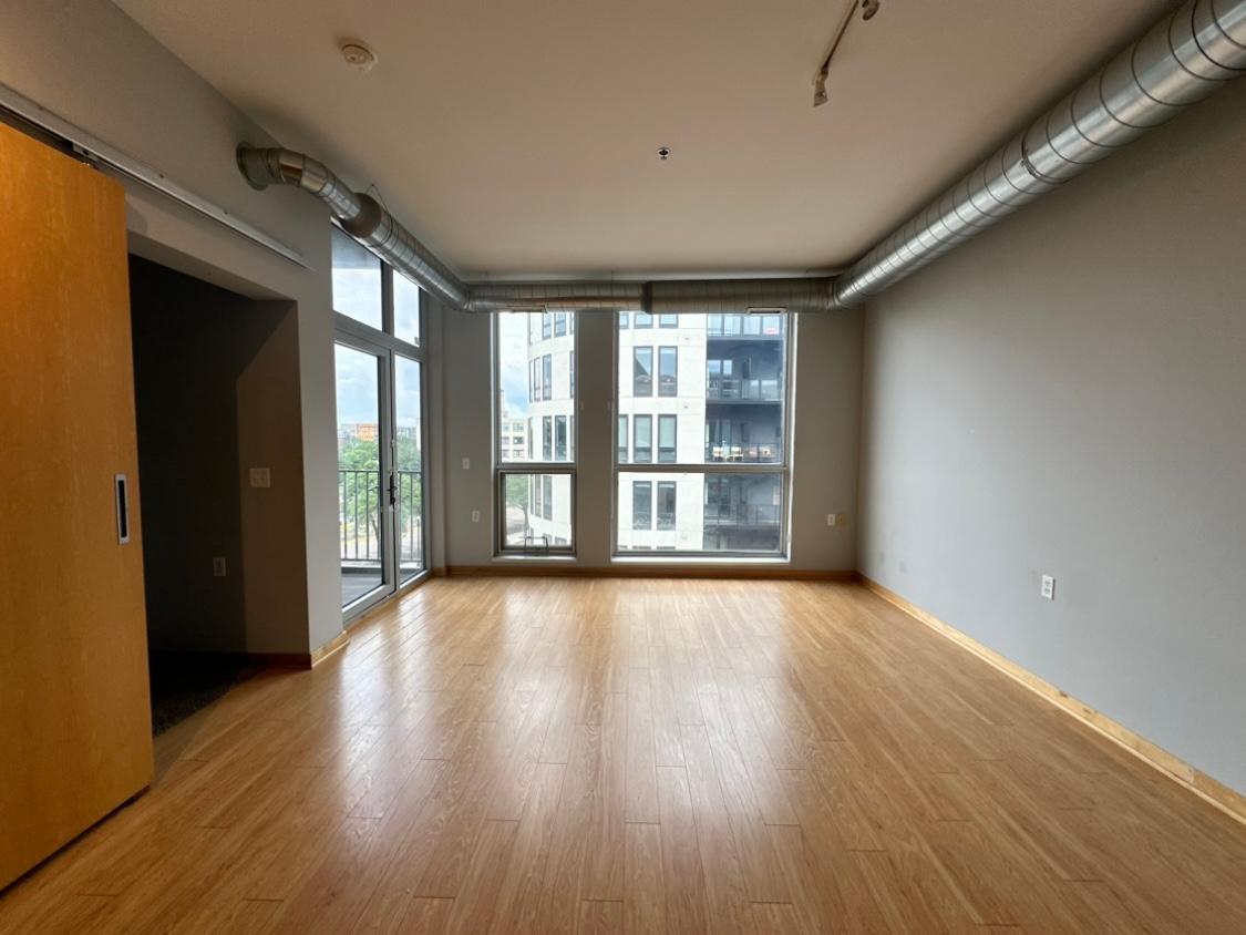 1211 Lagoon Avenue 405 Property Photo 5