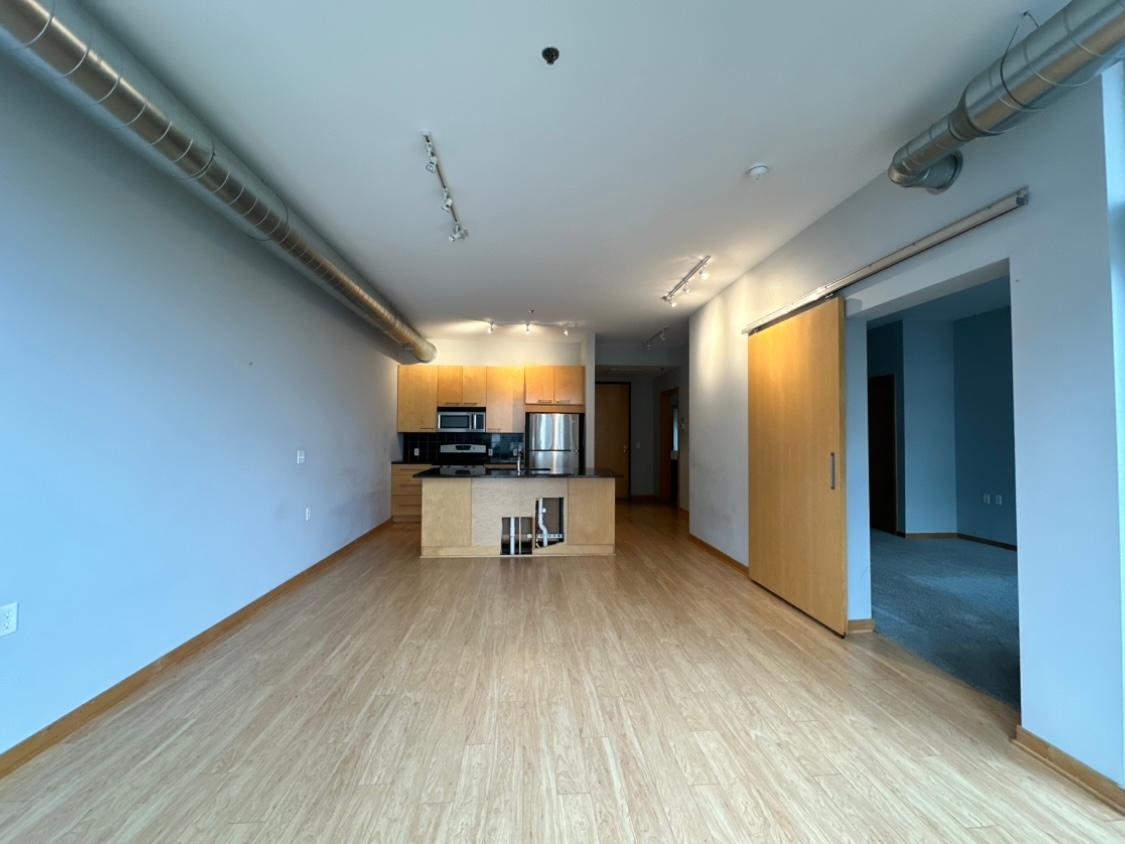 1211 Lagoon Avenue 405 Property Photo 6
