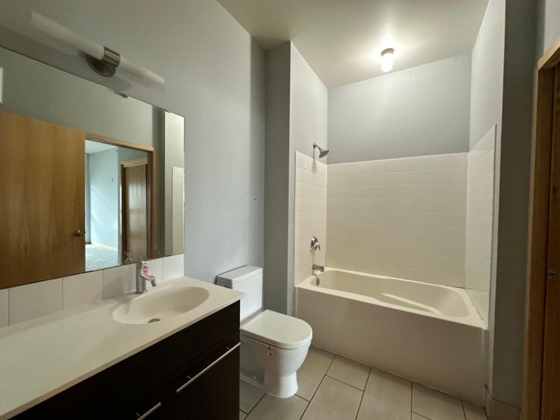 1211 Lagoon Avenue 405 Property Photo 11