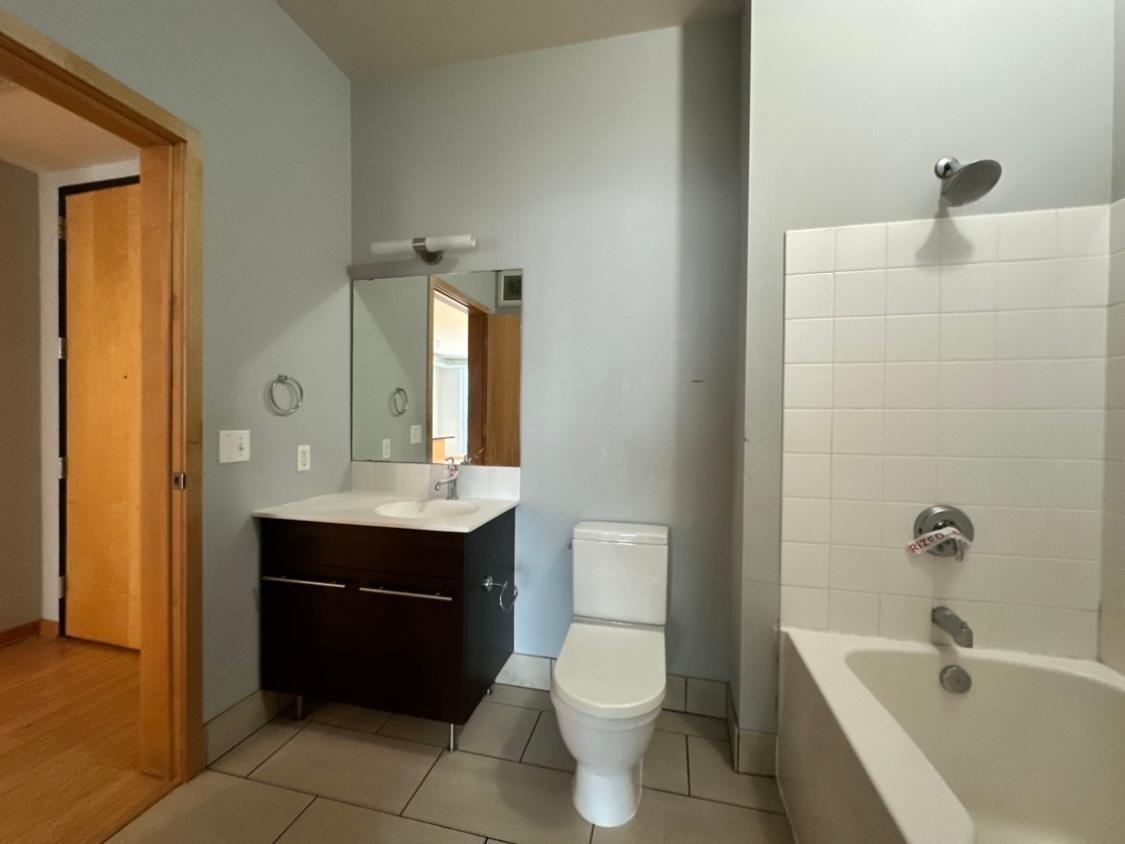 1211 Lagoon Avenue 405 Property Photo 12