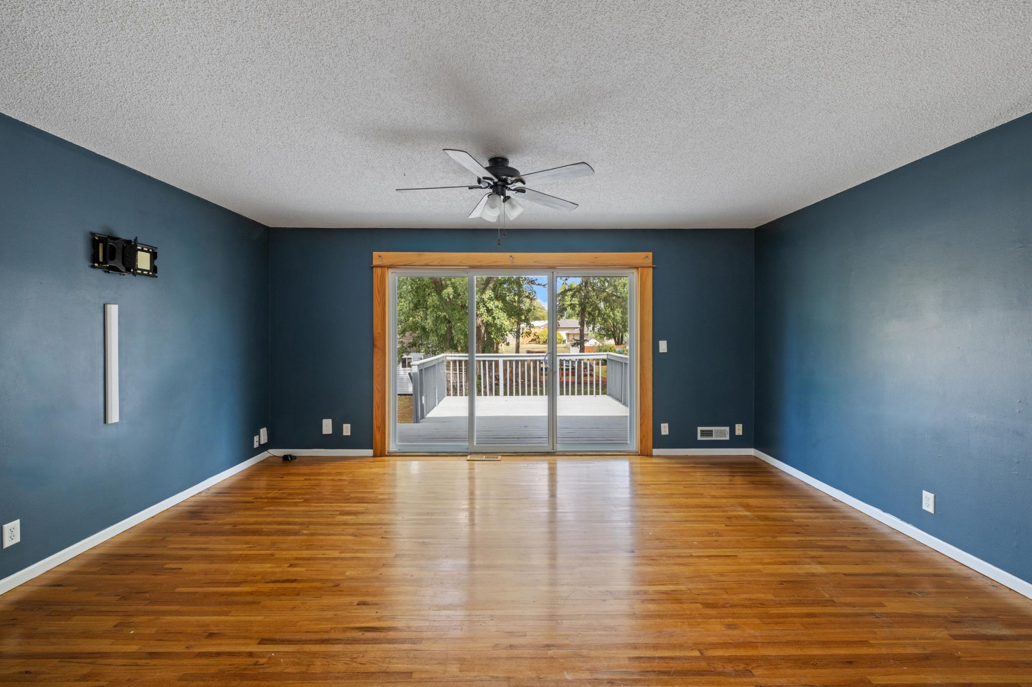 893 Whitney Drive Property Photo 3