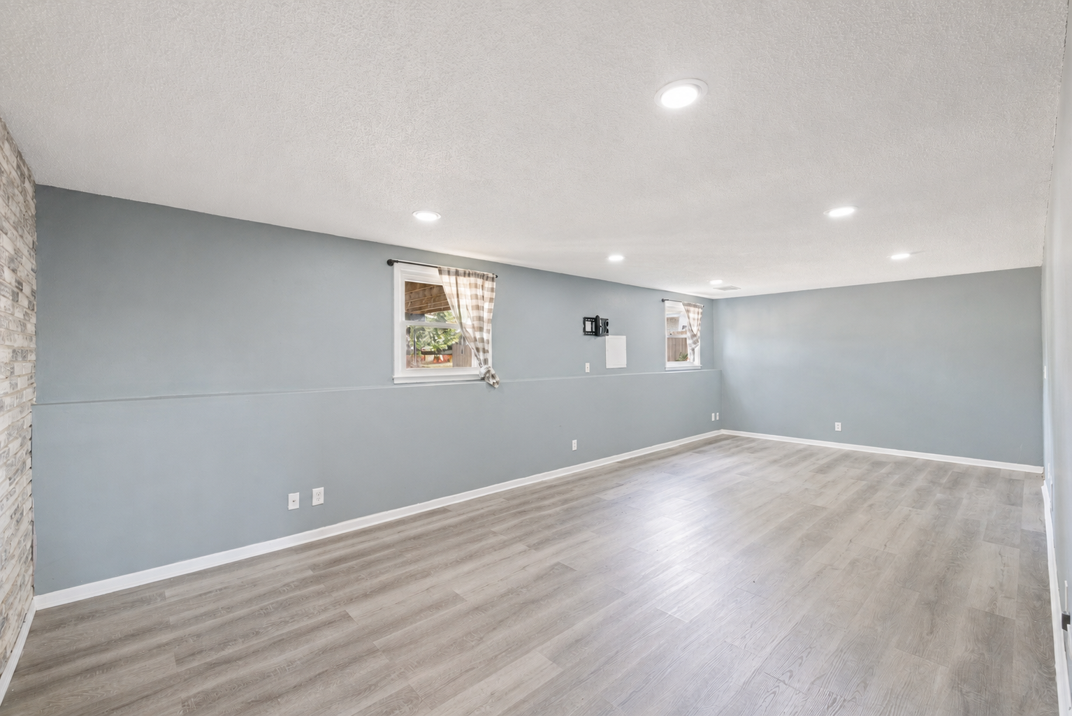 893 Whitney Drive Property Photo 11