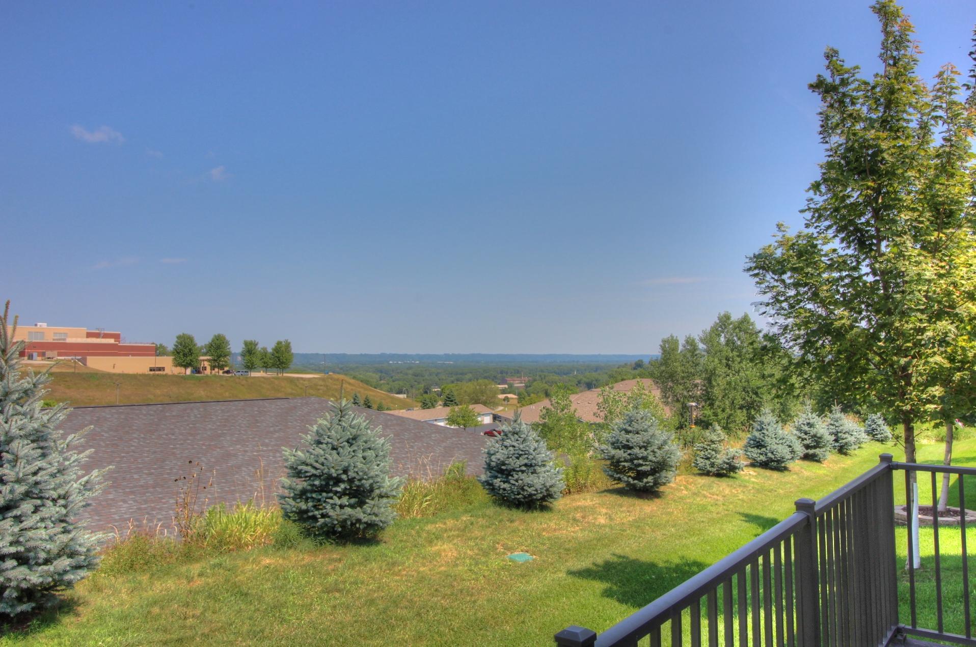 2734 Ridgeview Drive Property Photo 3