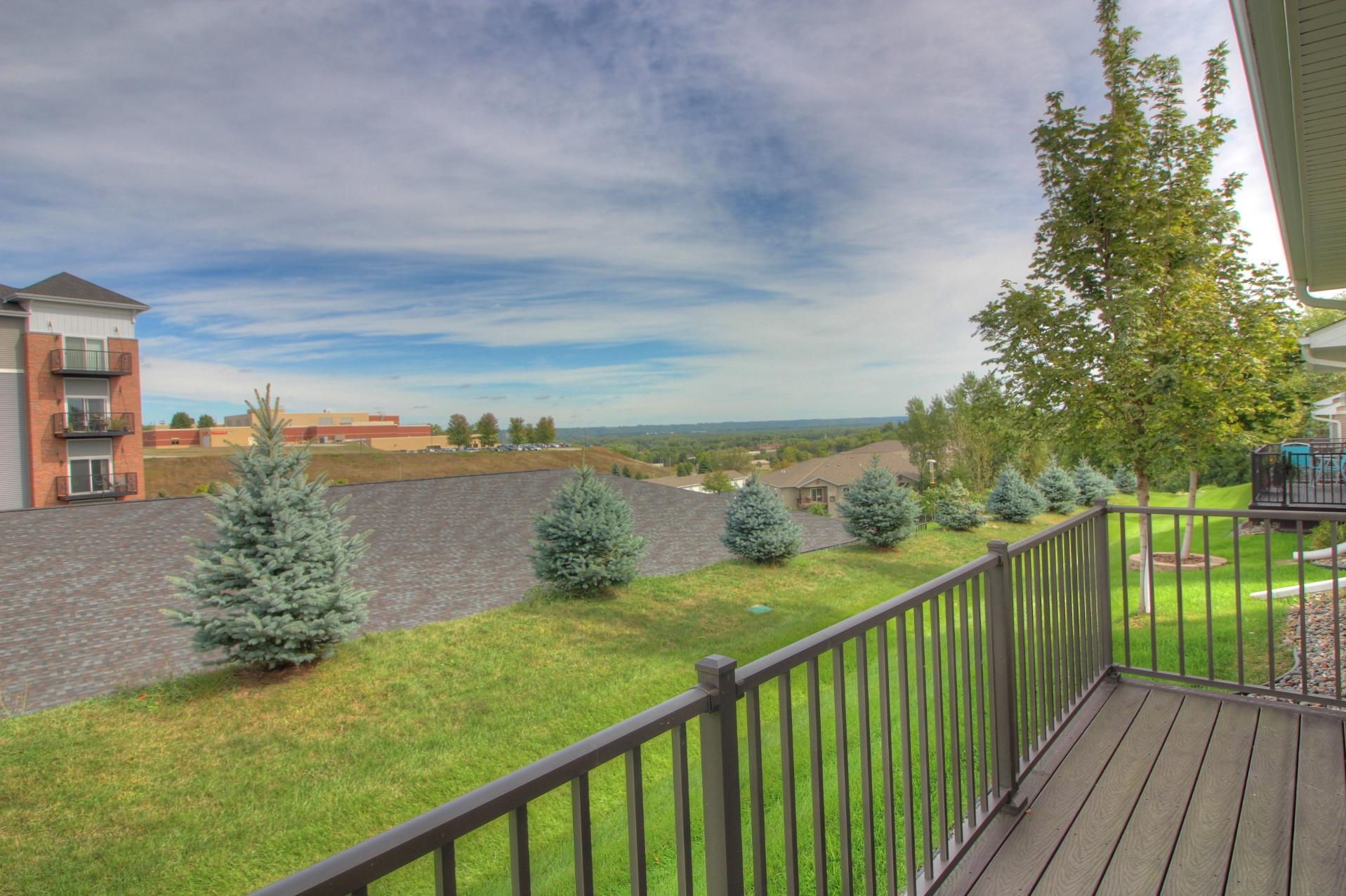 2734 Ridgeview Drive Property Photo 4